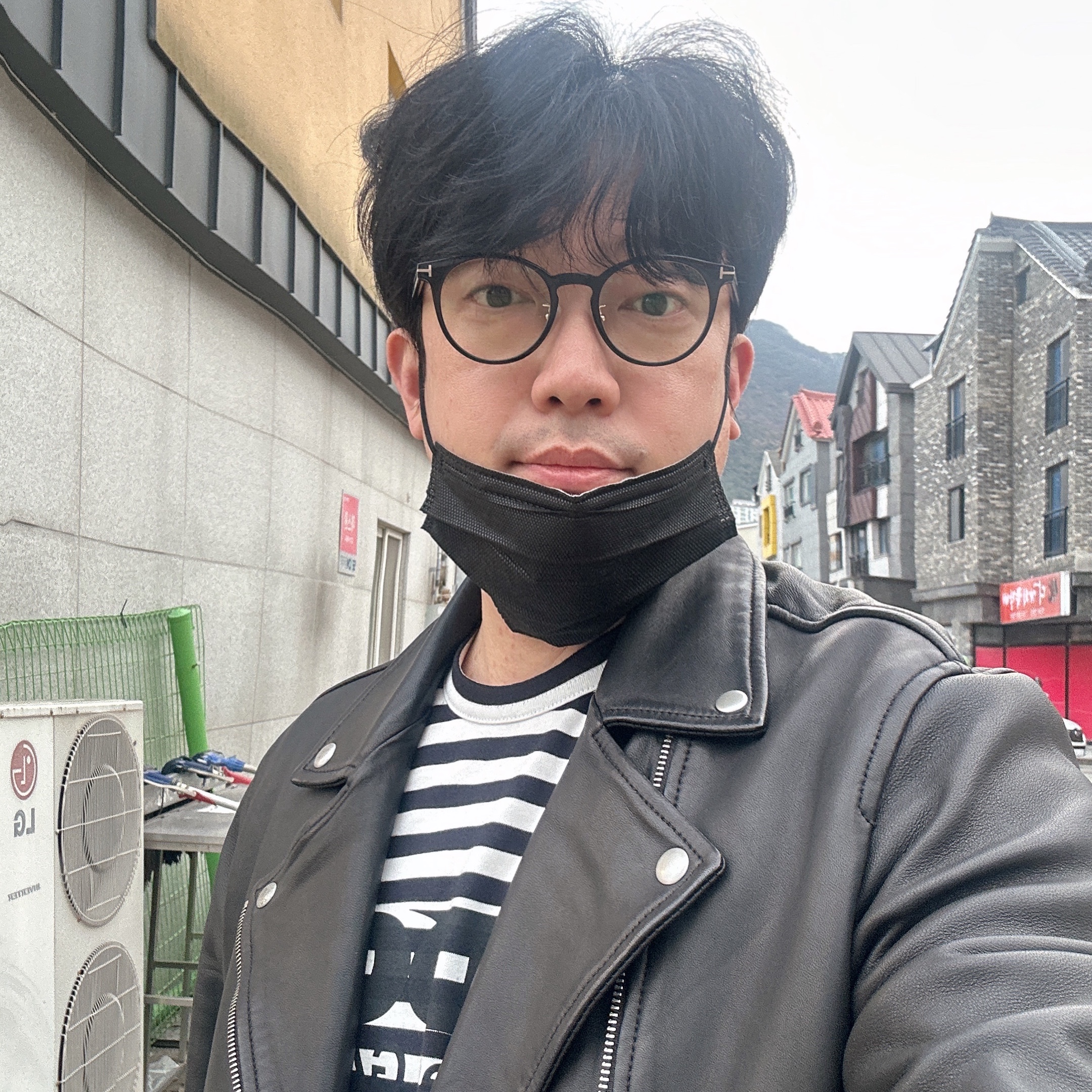 CDG Long Sleeve T-Shirt Black Stripe Black, Vans x Vivienne Westwood Slip-On Checkerboard White 착용 스타일 - 1