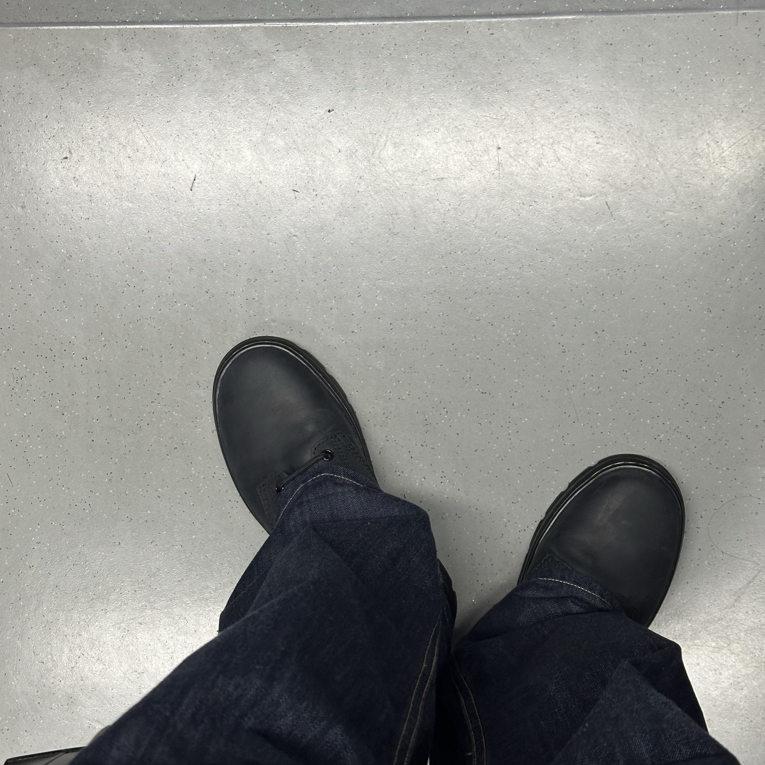 Dr. Martens Reeder Wyoming Leather Utility Shoes Black 착용 스타일 - 1