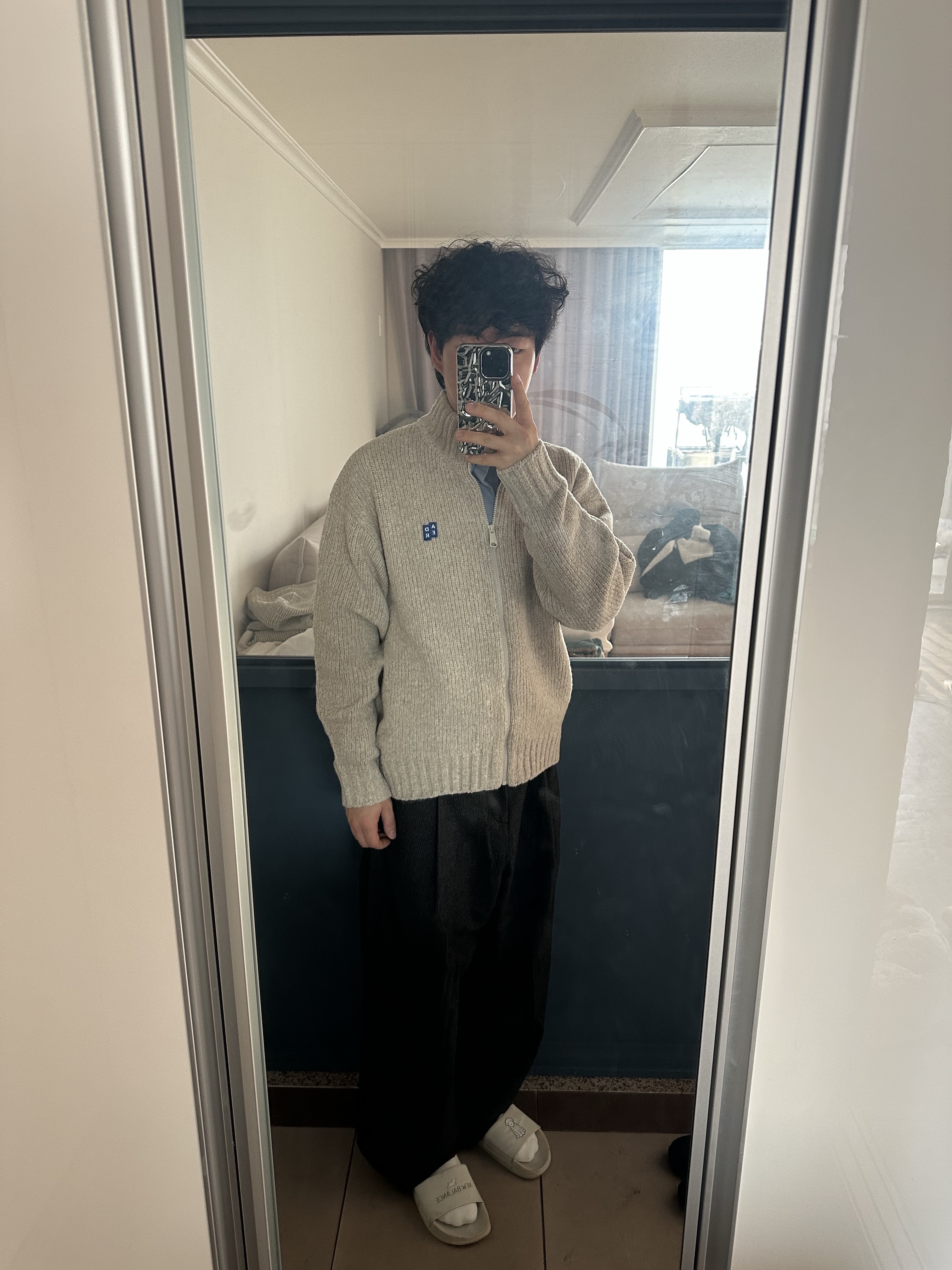 Ader Error Sig; TRS/BL Tag Knit Zip-Up 01 Oatmeal 착용 스타일