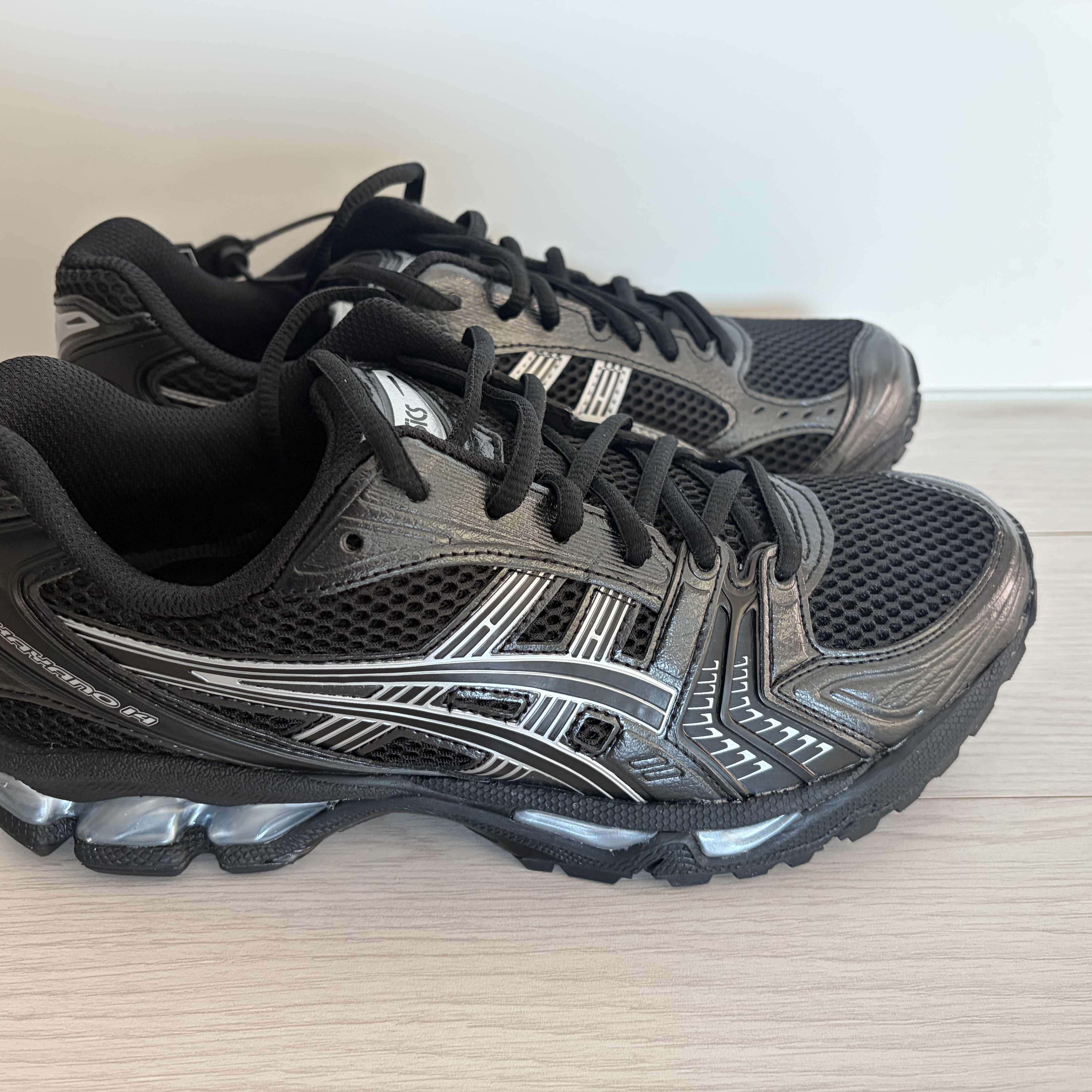Asics Gel-Kayano 14 Black Pure Silver 착용 스타일