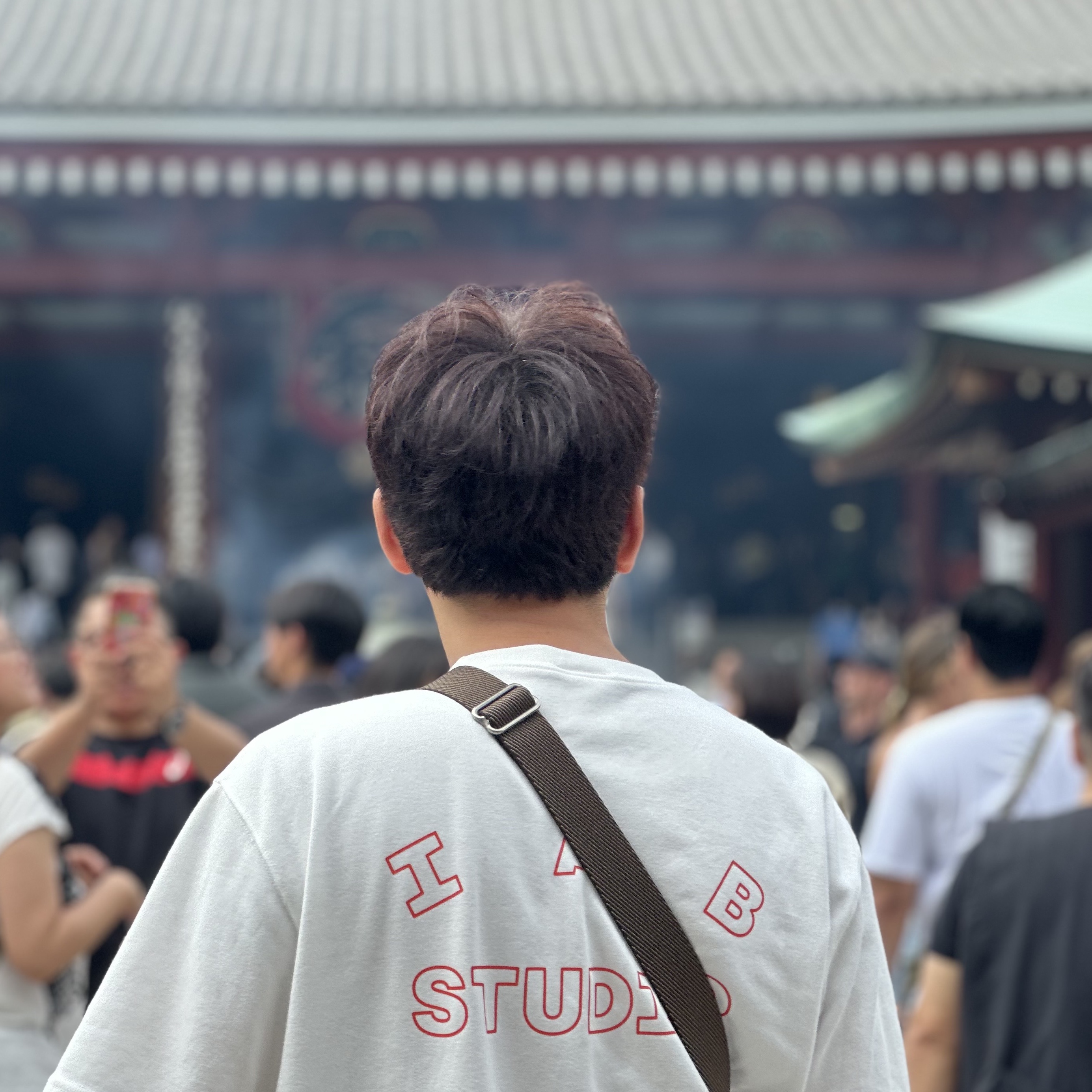 IAB Studio Line Logo T-Shirt White Orange, IAB Studio Established T-Shirt White Black 착용 스타일 - 1