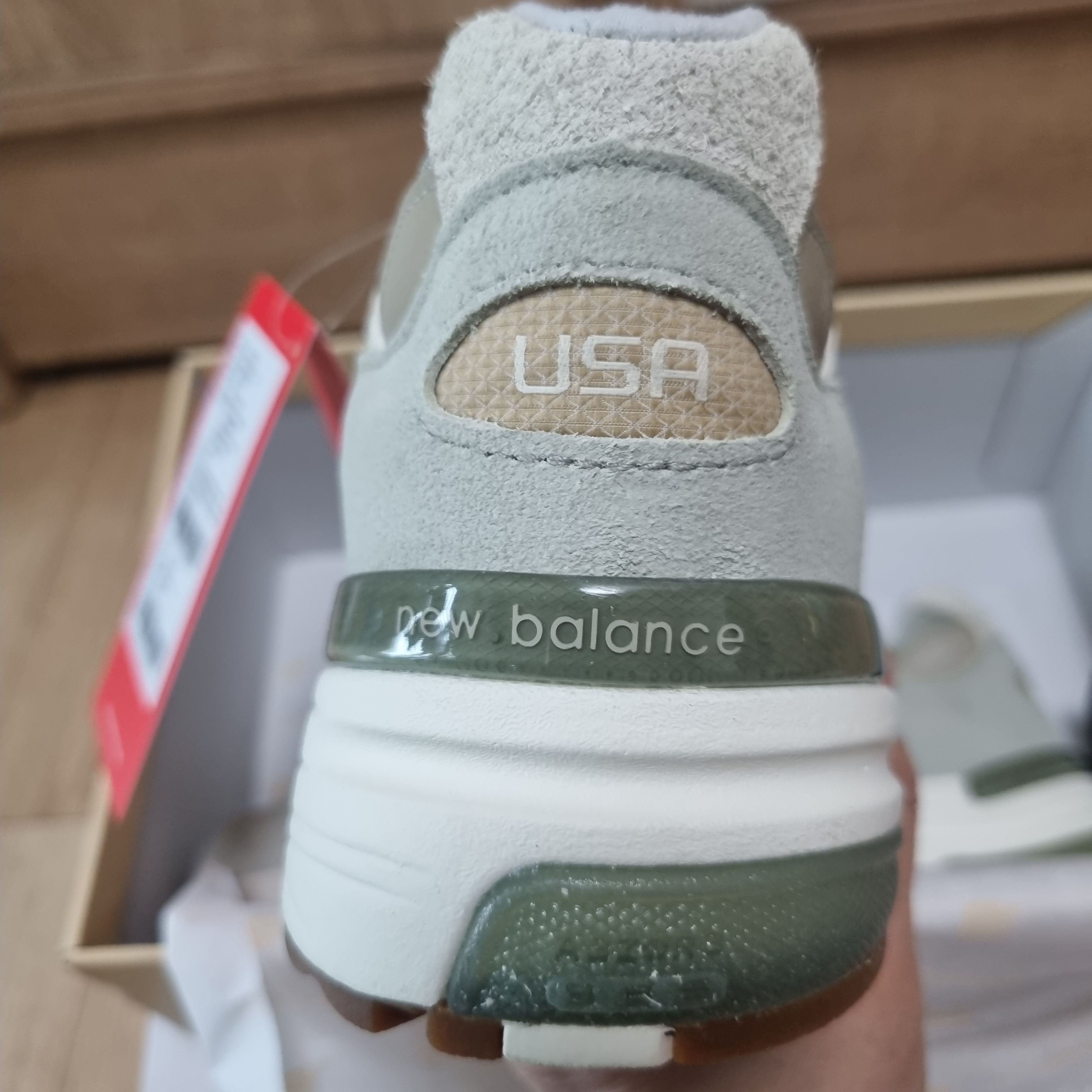 New Balance x Teddy Santis 992 Made in USA Olivine Incense 착용 스타일 - 3