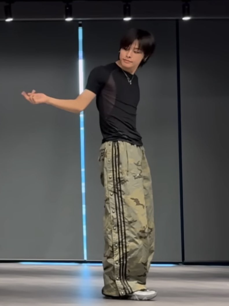 Adidas x Thug Club Track Pant Focus Olive Cream White - KR Sizing 착용 스타일 - 1