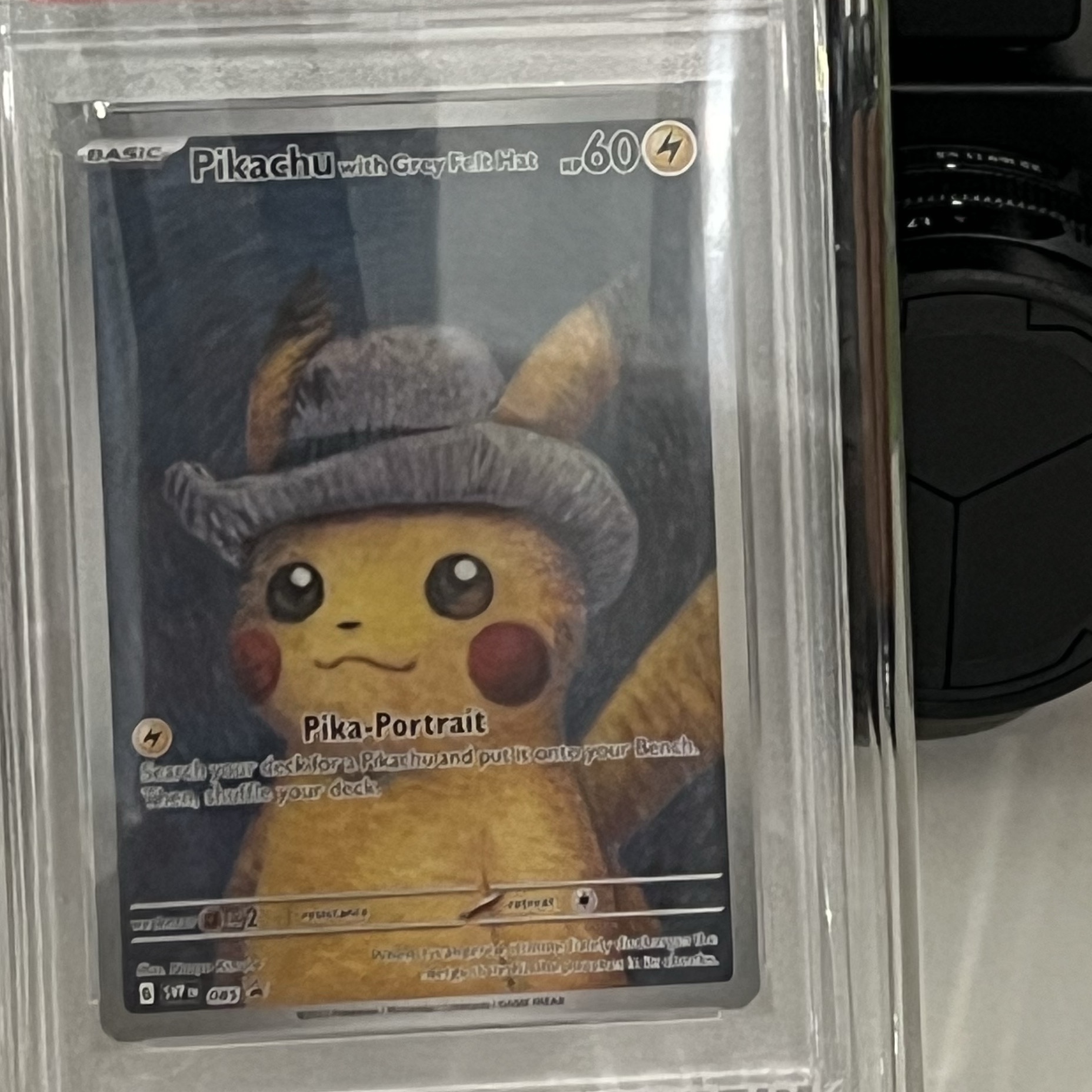 Pokemon TCG x Van Gogh Museum Pikachu with Grey Felt Hat P Scarlet & Violet Promos (English Ver.) 착용 스타일