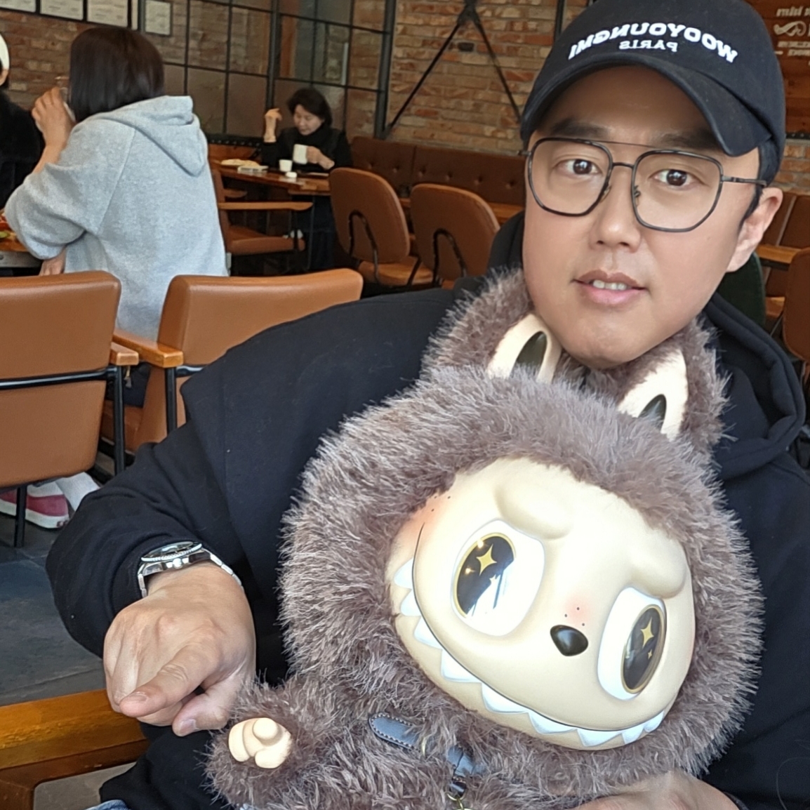 Pop Mart The Monsters I Found You Vinyl Face Doll, Wooyoungmi Embroidered Ball Cap Black 착용 스타일 - 1