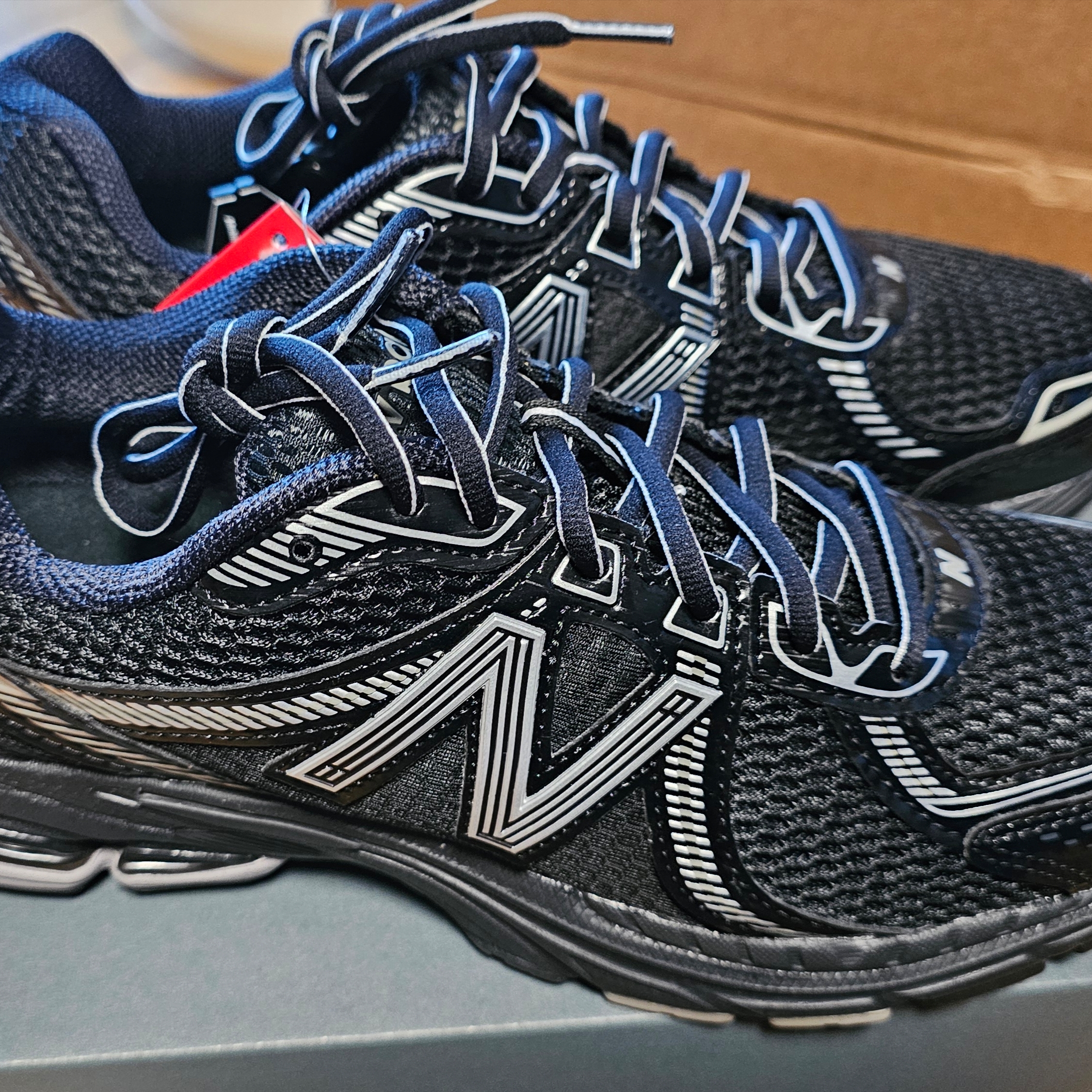 New Balance 860v2 Black Grey 착용 스타일