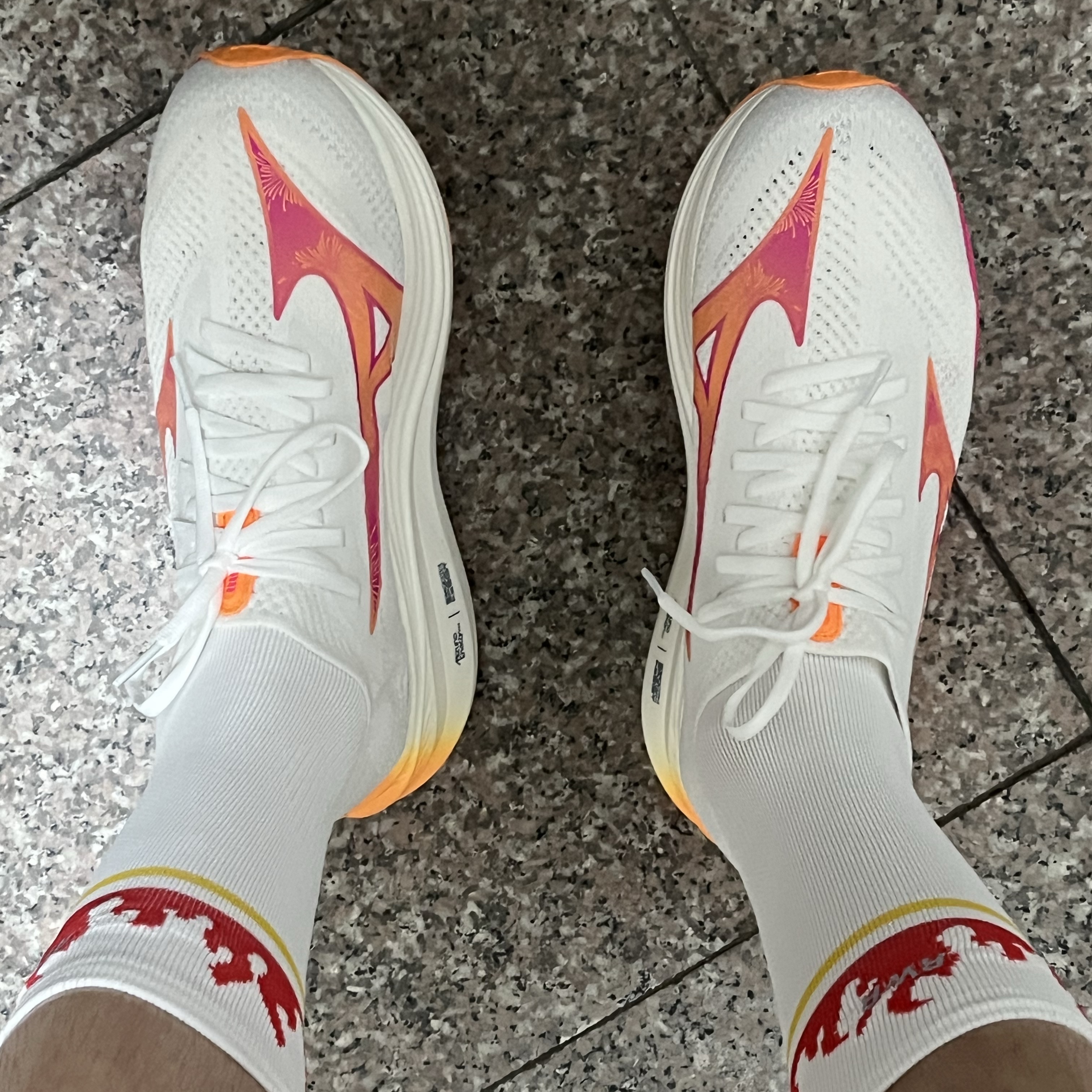 Mizuno Neo Zen White Tang Orange, [KREAM 단독] runwhither Sub3 FIRE 착용 스타일