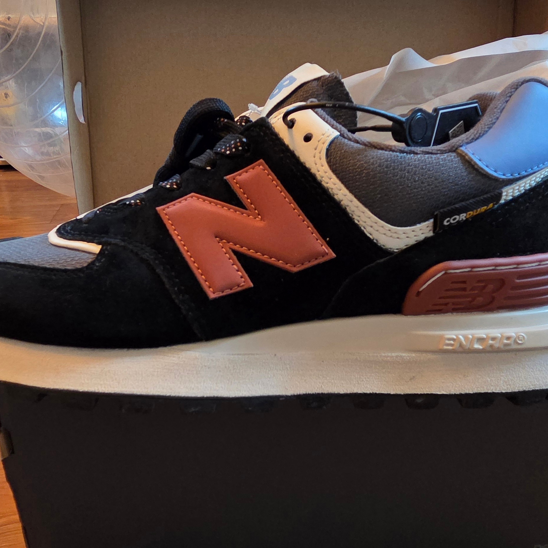 New Balance 574 Legacy Black 착용 스타일 - 2