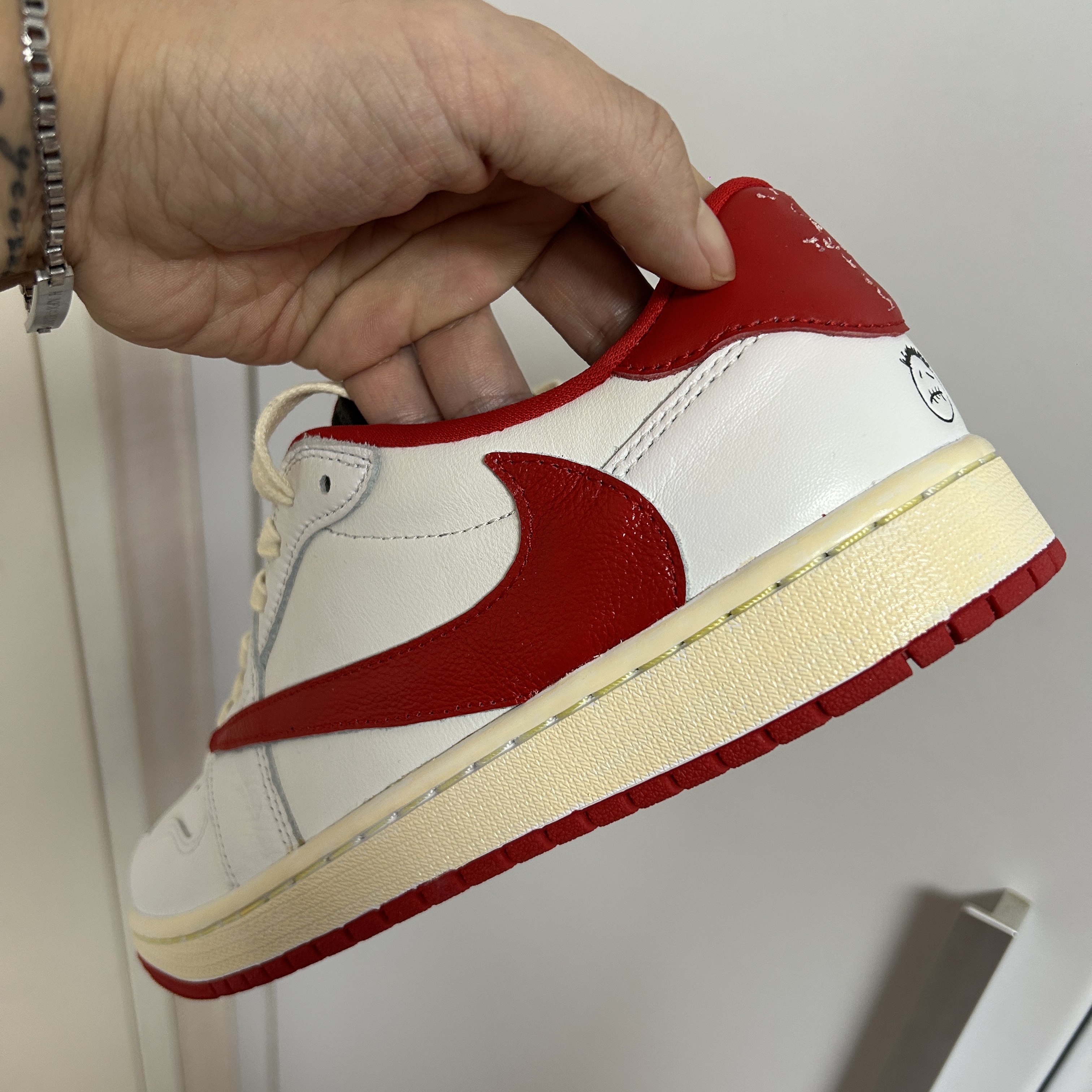 Jordan 1 Retro Low OG University Red 착용 스타일 - 3