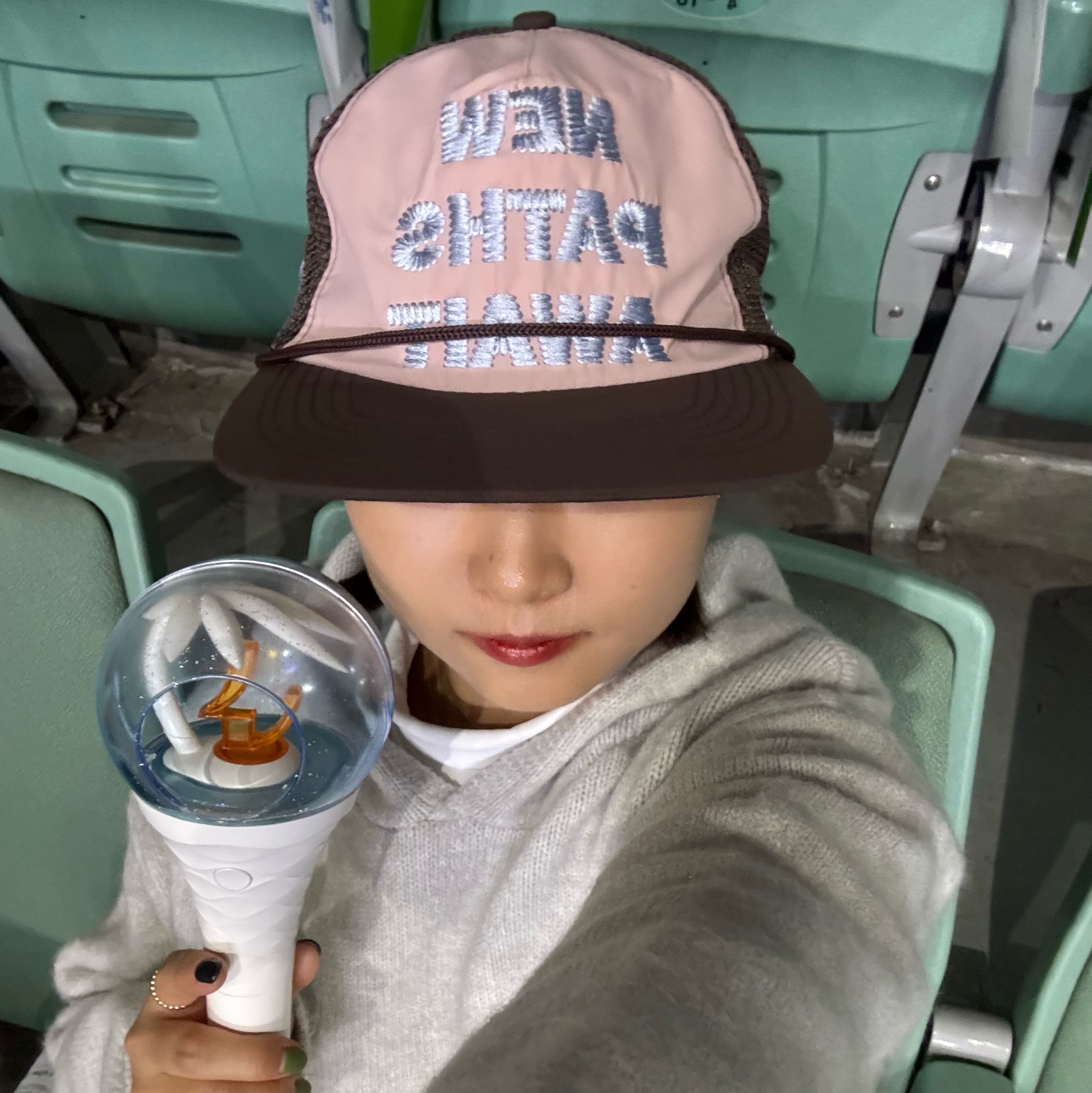Alex Zono x Woodz New Paths Await Trucker Hat Beige 착용 스타일 - 3