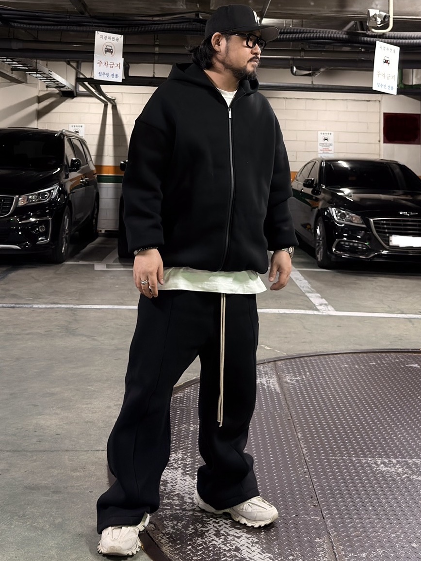 New Era x Fear of God Essentials MLB 59FIFTY Fitted Cap Black, Fear of God Athletics Zip Up Hoodie Melange Grey 착용 스타일 - 2