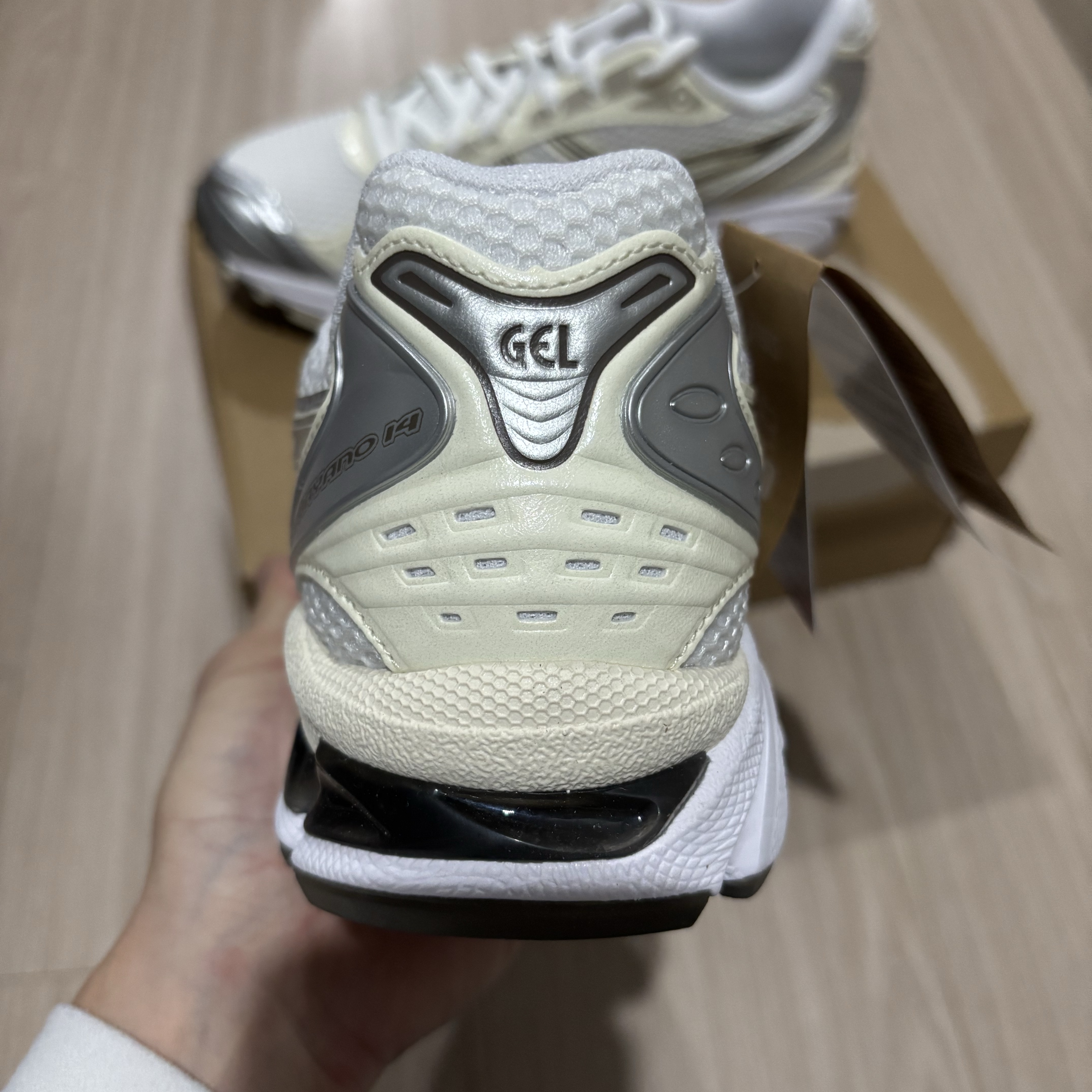 Asics Gel-Kayano 14 White Ivory 착용 스타일 - 4