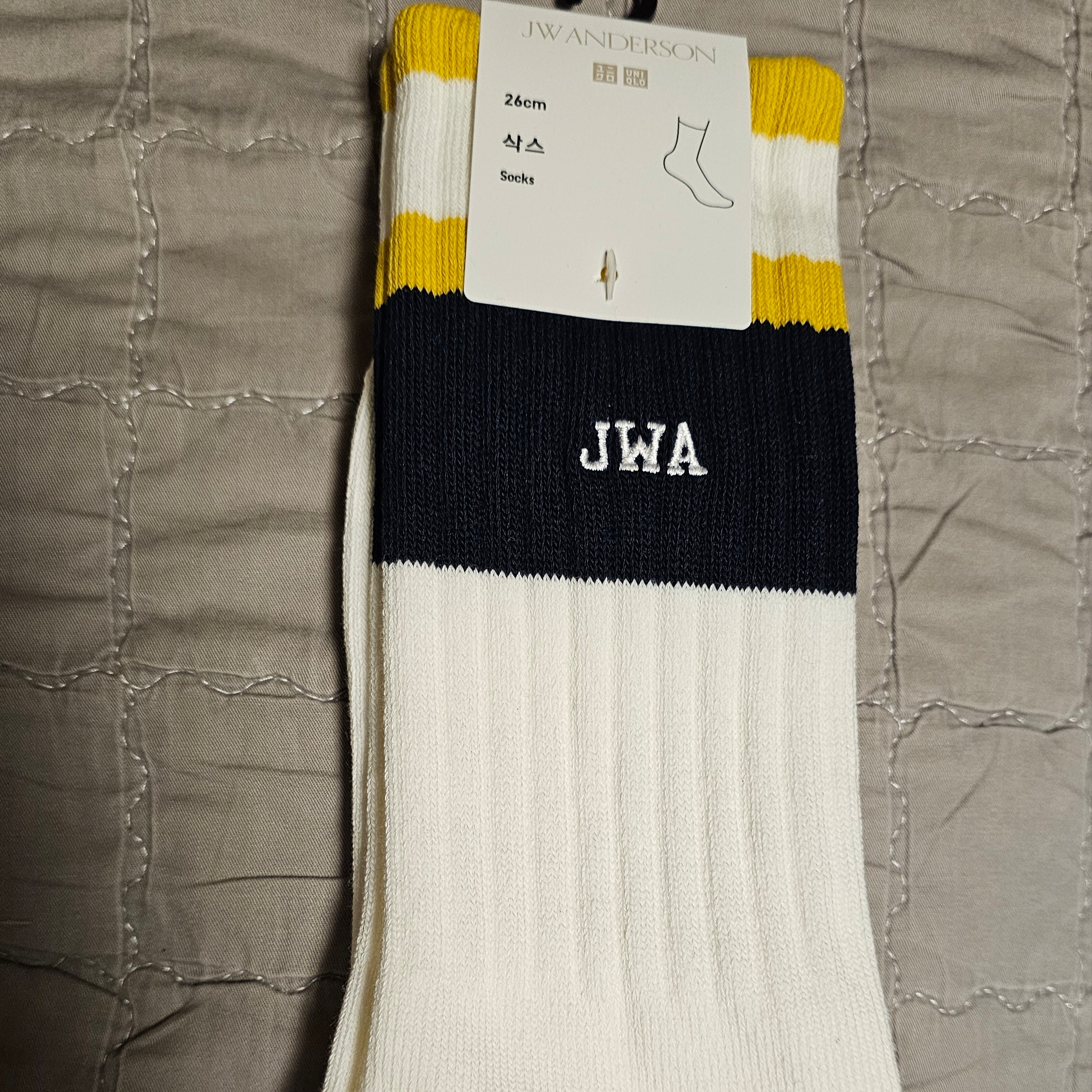Uniqlo x JW Anderson Socks B Navy 착용 스타일