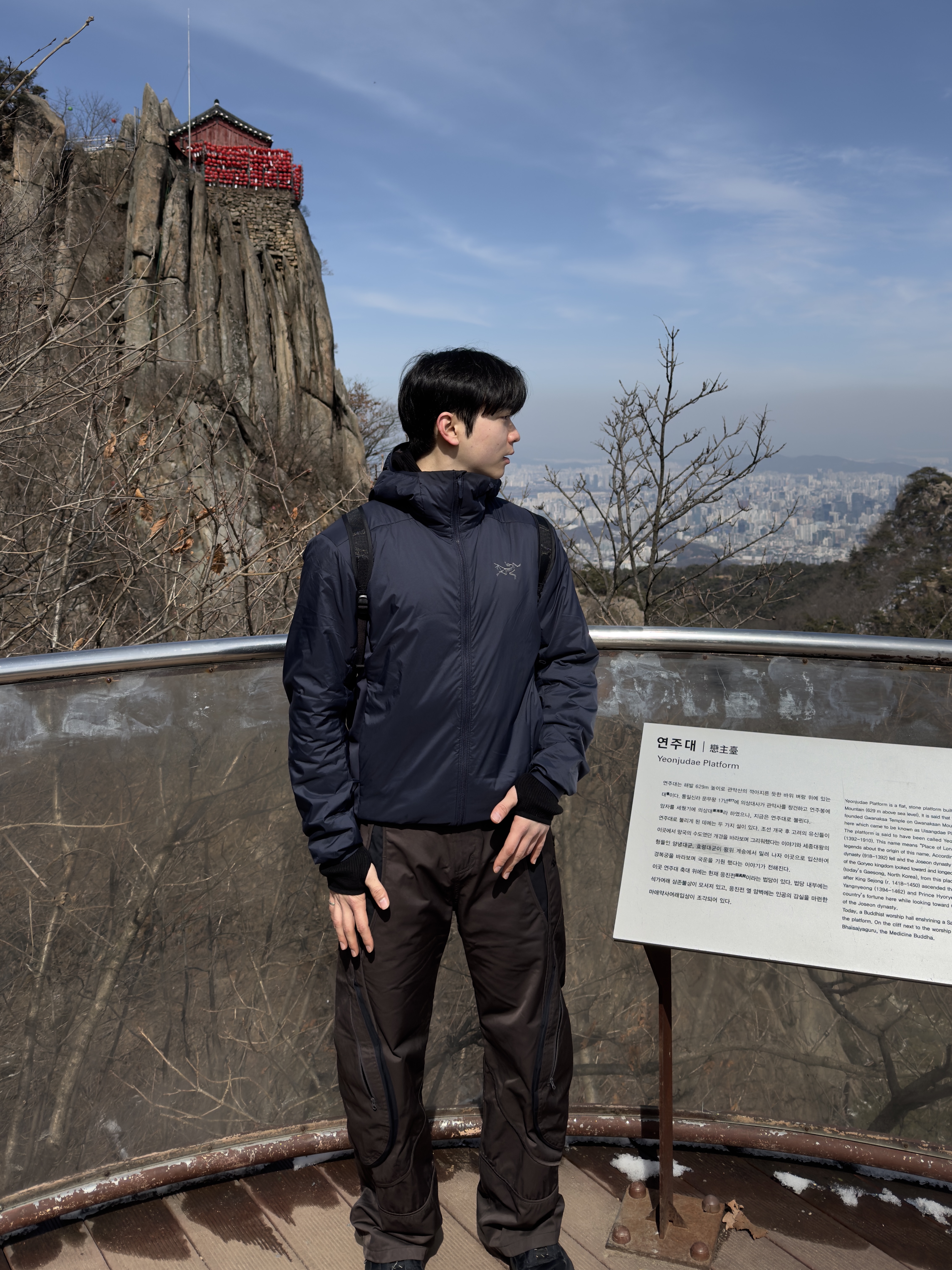 Arc'teryx Atom Hoody Black Sapphire, Sansan Gear Covering Pocket Pants V2 Dark Brown 착용 스타일 - 1