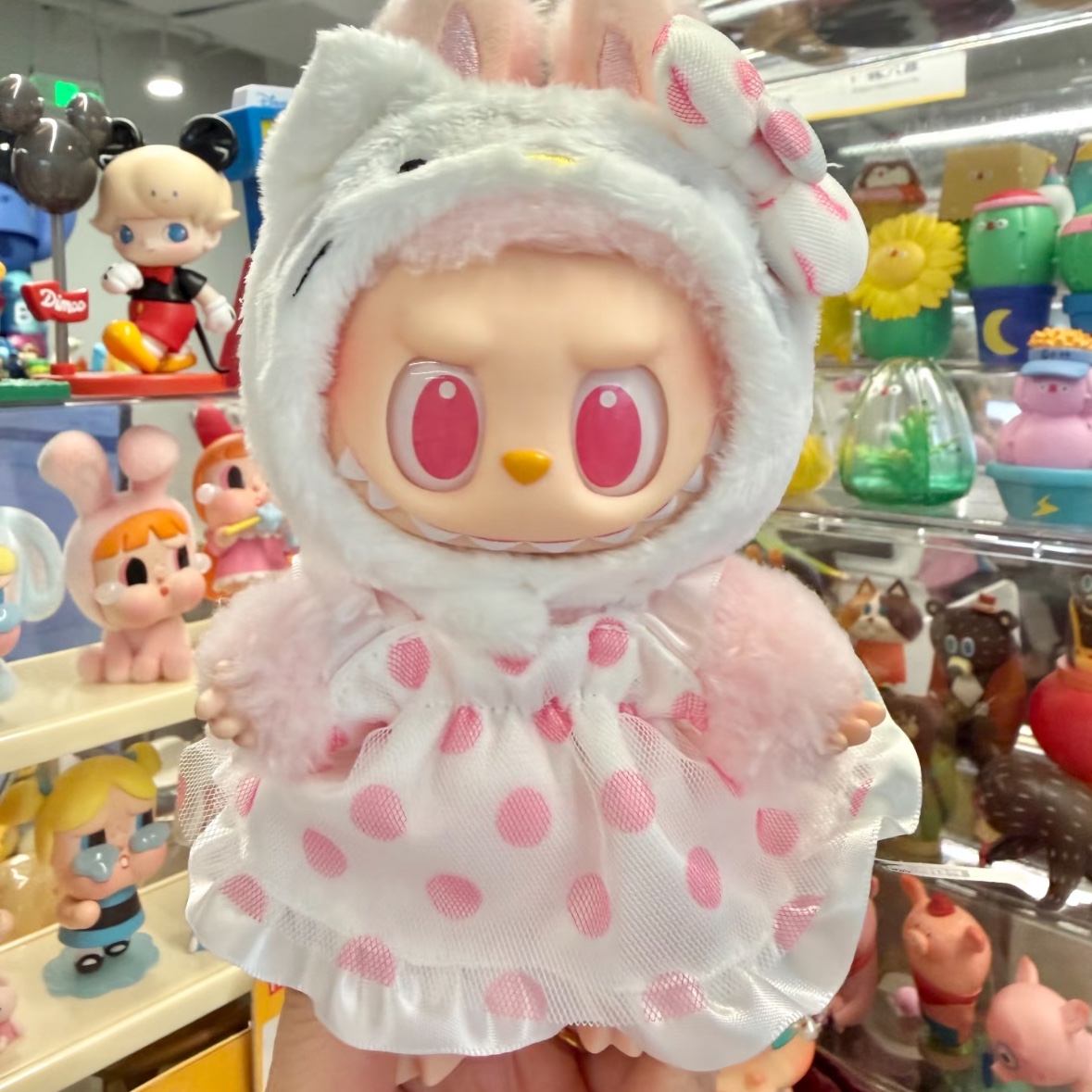 Pop Mart Labubu The Monsters x Hello Kitty And Friends Series Plush Pendant Hello Kitty (Opened Case) 착용 스타일
