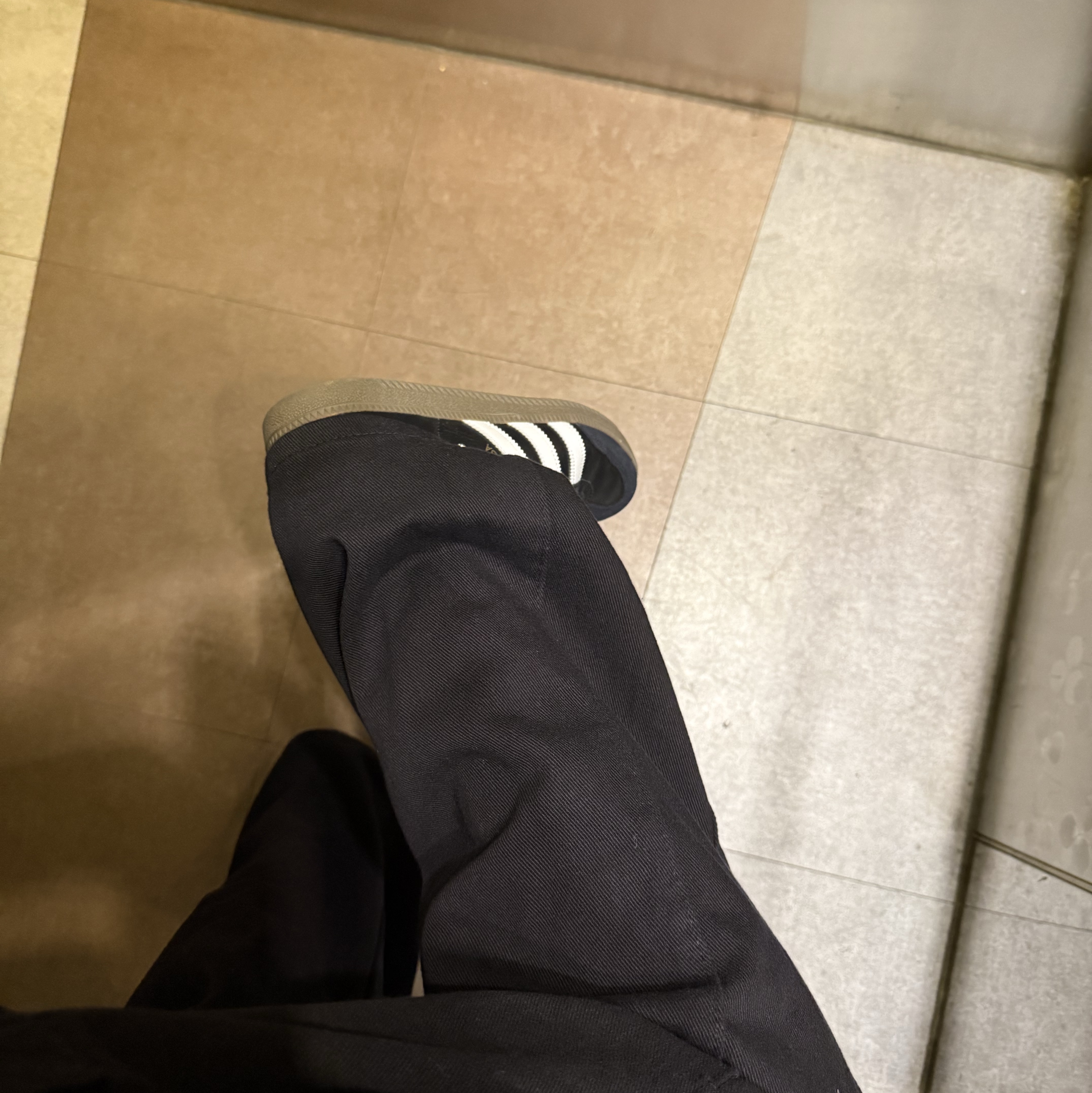 Adidas Samba OG Black White Gum 착용 스타일