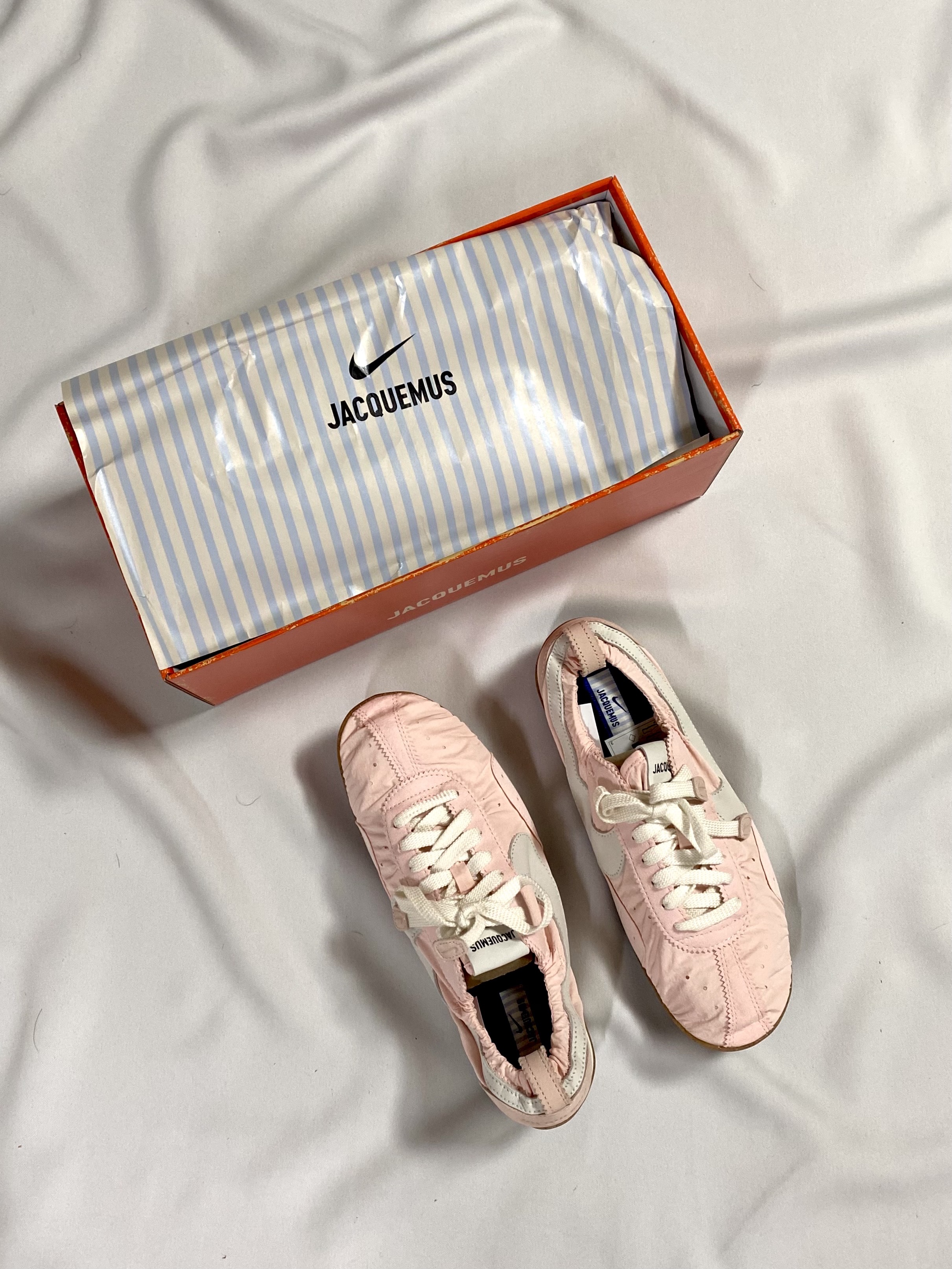 Nike x Jacquemus Moon Shoe SP Aluminum Pink Sail 착용 스타일 - 1