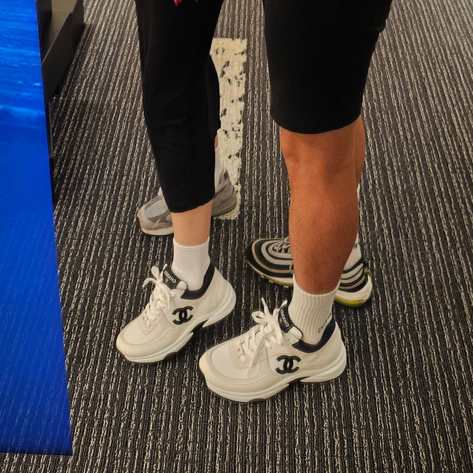 Chanel Sneakers Mesh Suede Calfskin Grained Calfskin & White Black 착용 스타일