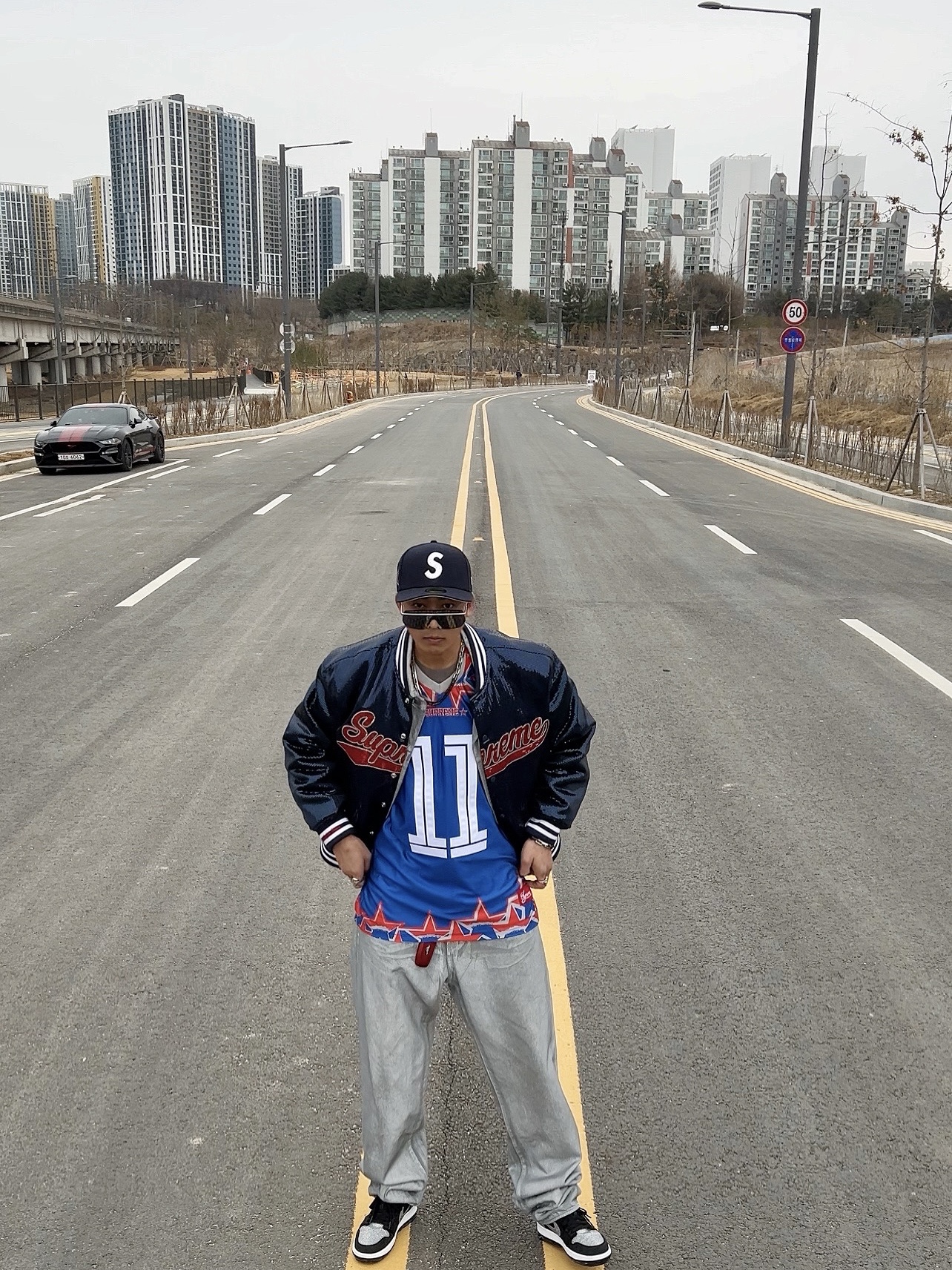 Supreme Swarovski S Logo New Era Navy - 25FW, Supreme Mitchell & Ness Sequin Varsity Jacket Navy - 23SS 착용 스타일