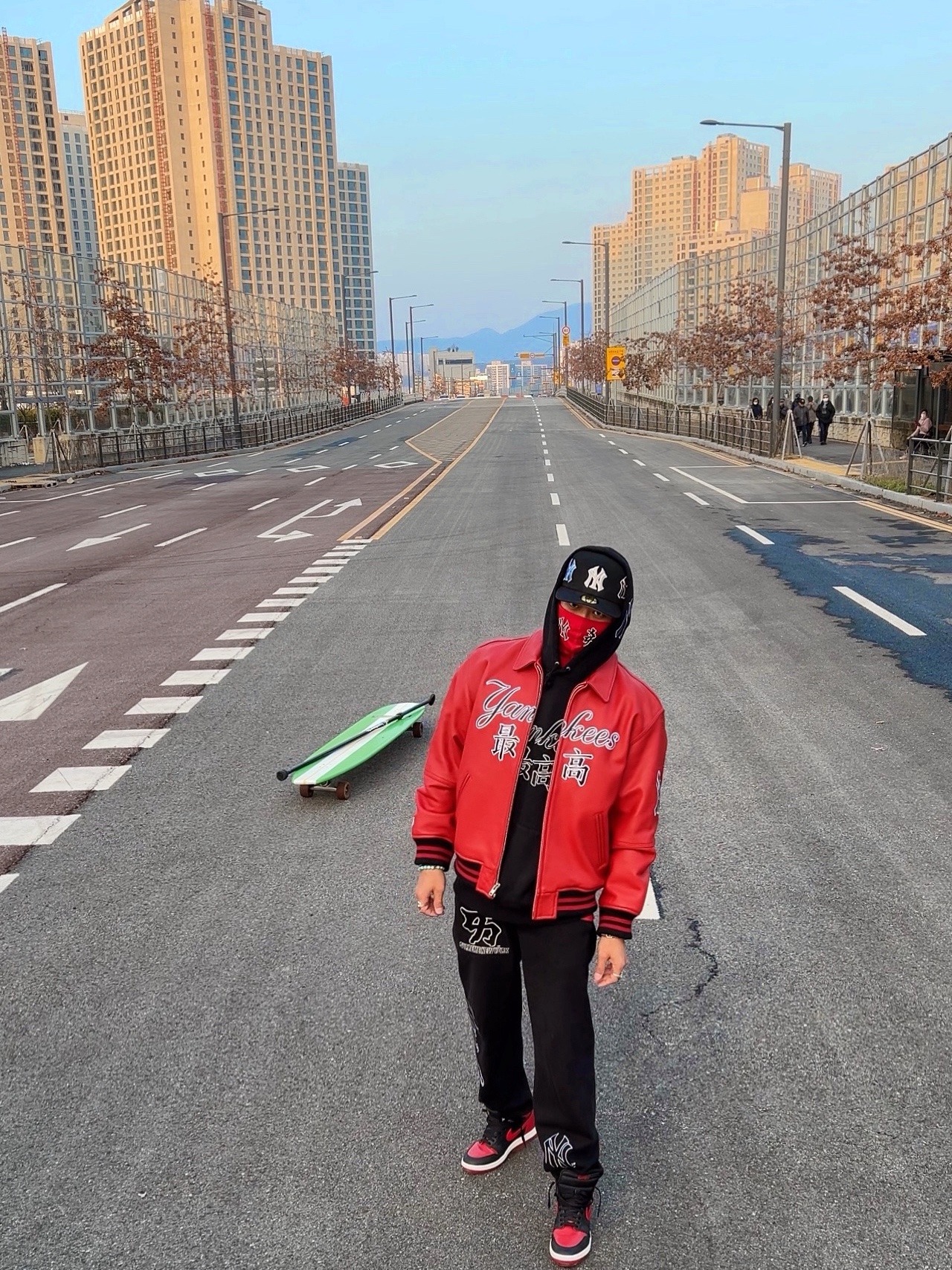 Supreme x New York Yankees Kanji New Era Black - 22FW, Supreme x New York Yankees Kanji Hooded Sweatshirt Black - 22FW 착용 스타일 - 1