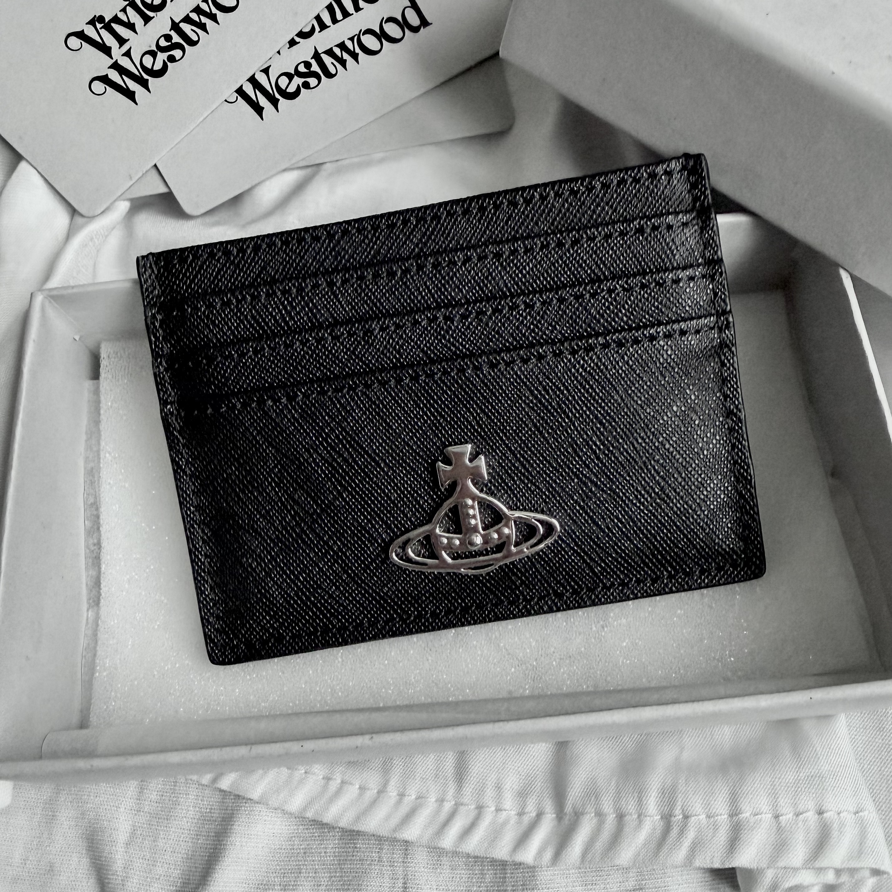 Vivienne Westwood Flat Card Holder Black 착용 스타일