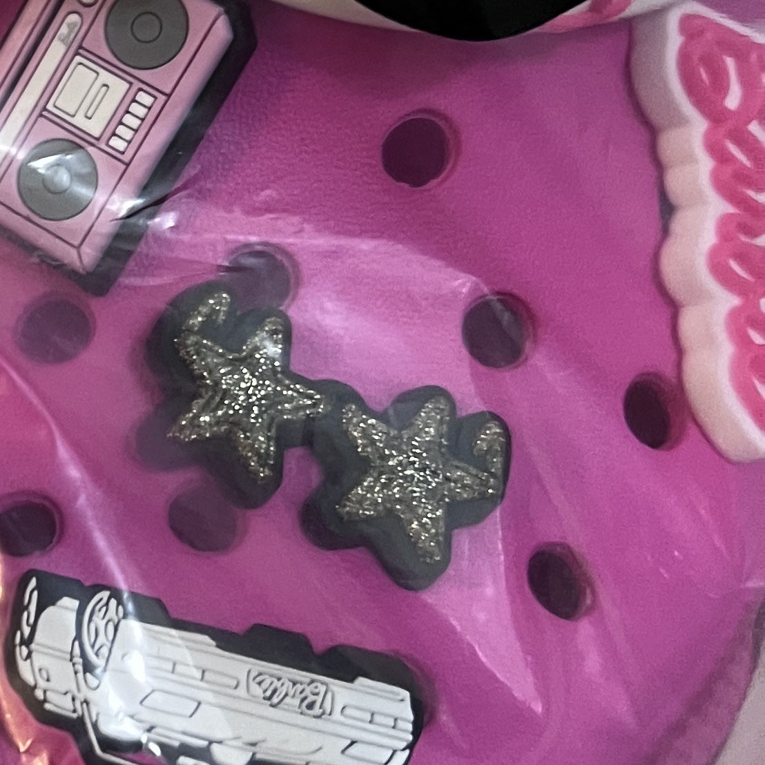Crocs x Barbie Classic Clog Electric Pink 착용 스타일