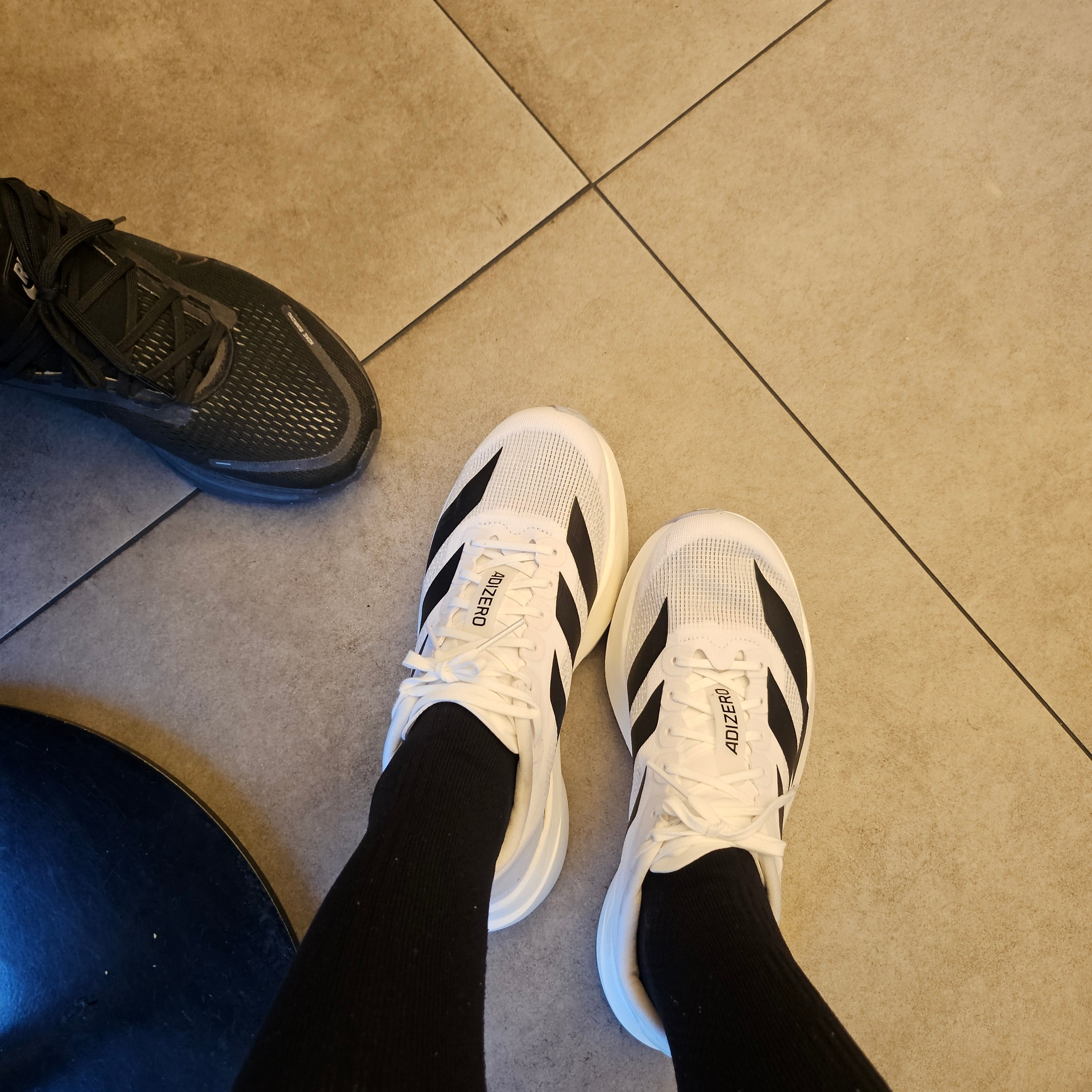 (W) Adidas Adizero EVO SL Cloud White Core Black 착용 스타일
