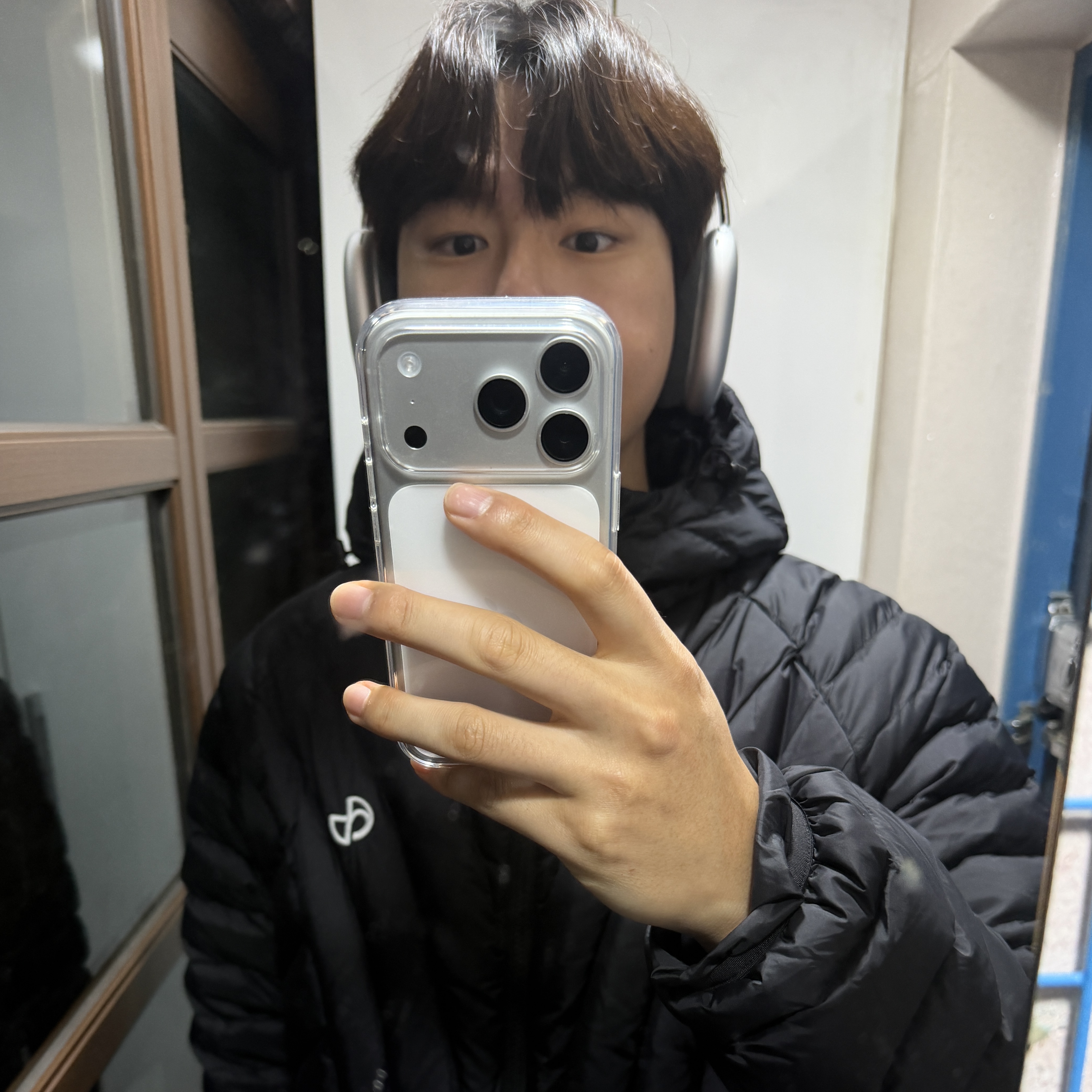 Apple AirPods Max Lightning Silver (Korean Ver.), Apple iPhone 17 Case with MagSafe Clear 착용 스타일