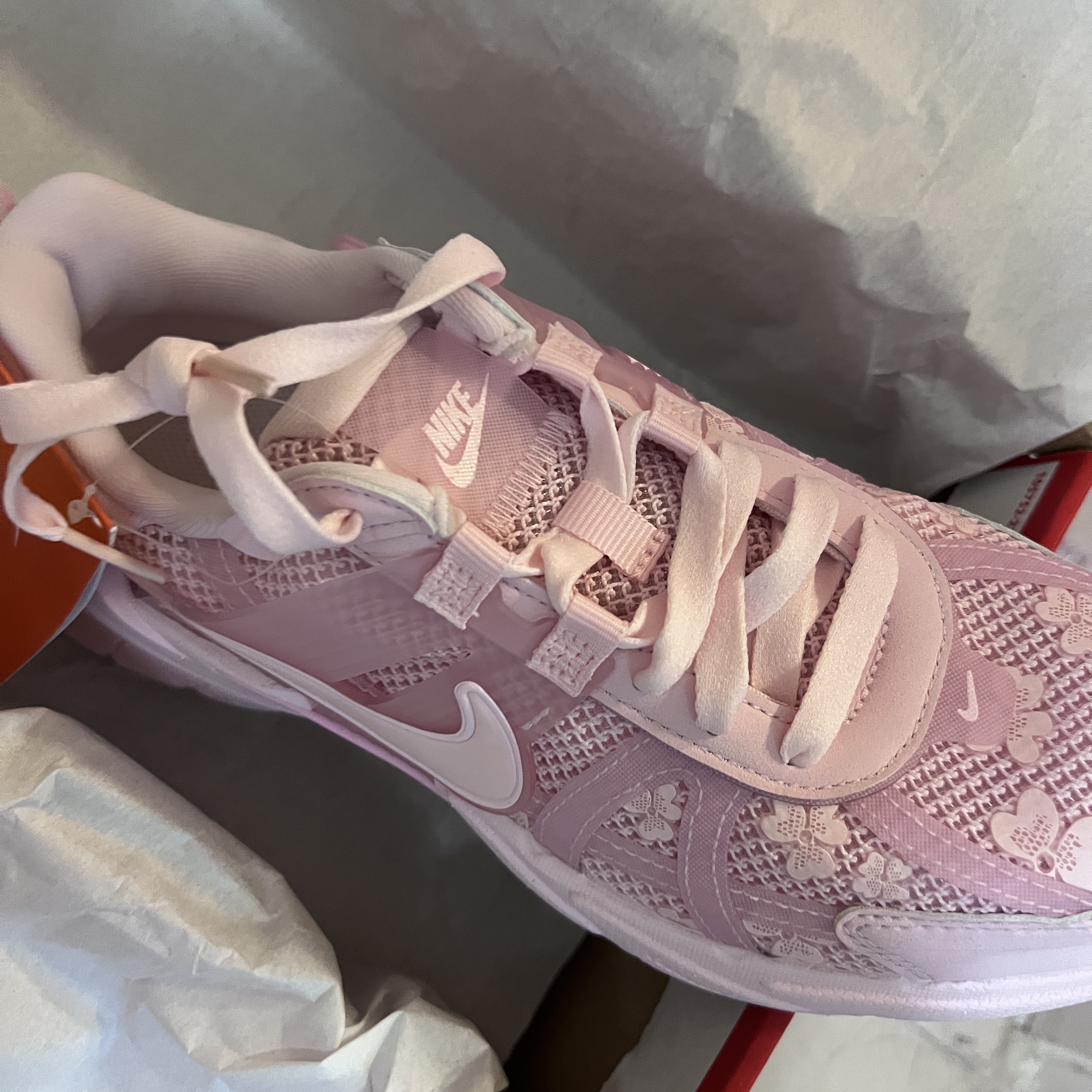 (W) Nike V2K Run Pink Foam Arctic Pink 착용 스타일