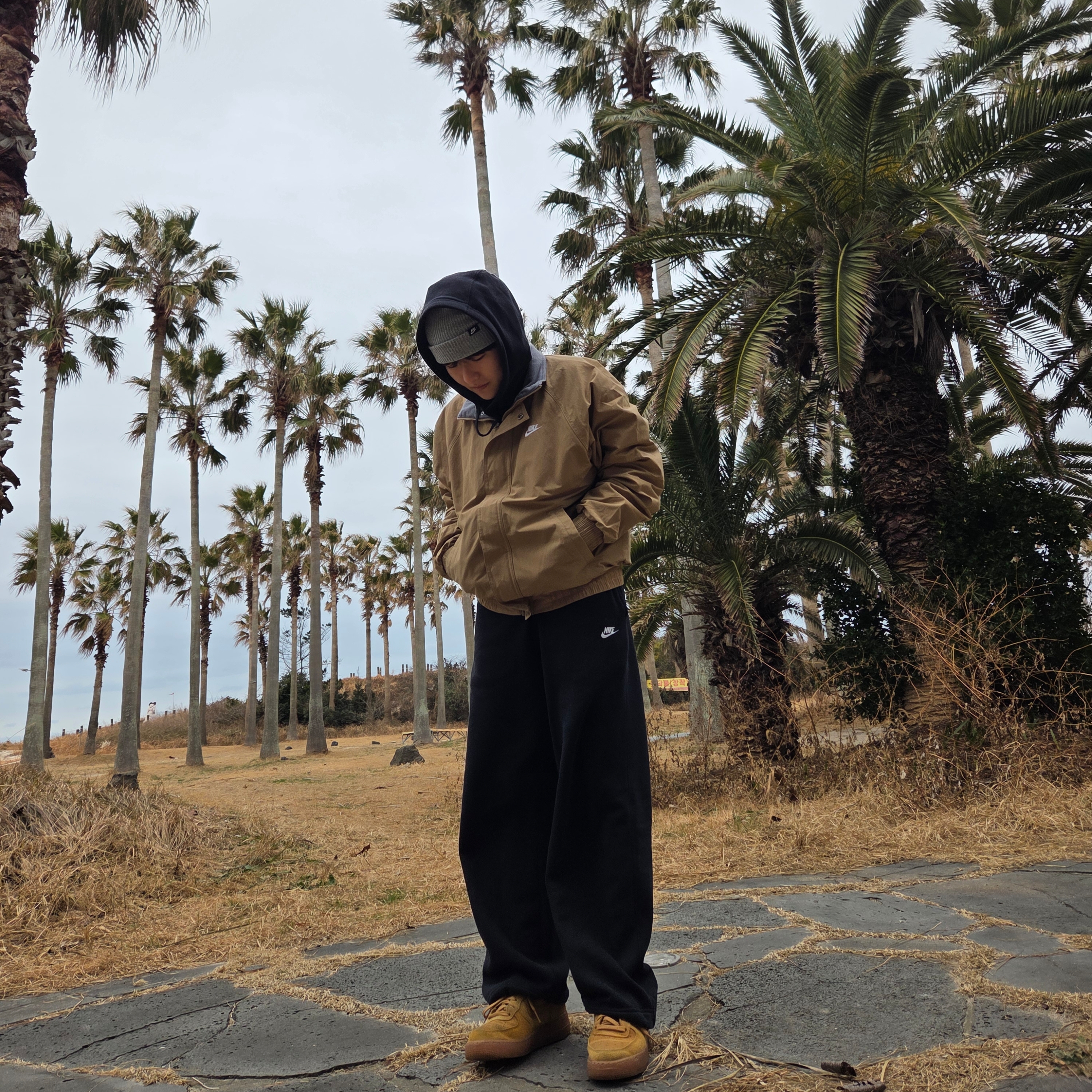 Nike Terra Futura 365 Short Beanie Dark Grey Heather, Nike Club Fleece Pullover Hoodie Black - Asia 착용 스타일 - 1