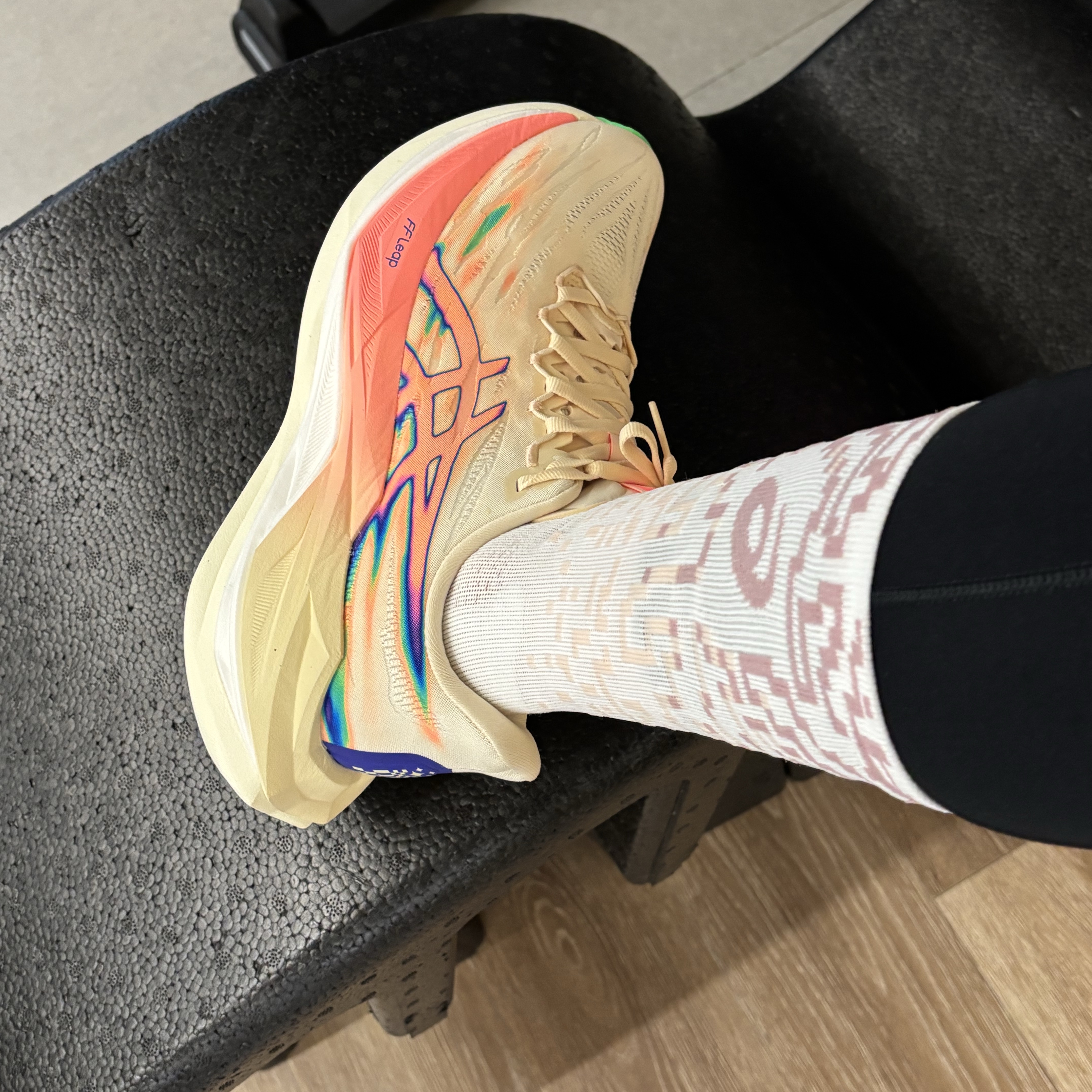 Asics Superblast 3 Seashell Sun Coral 착용 스타일 - 1