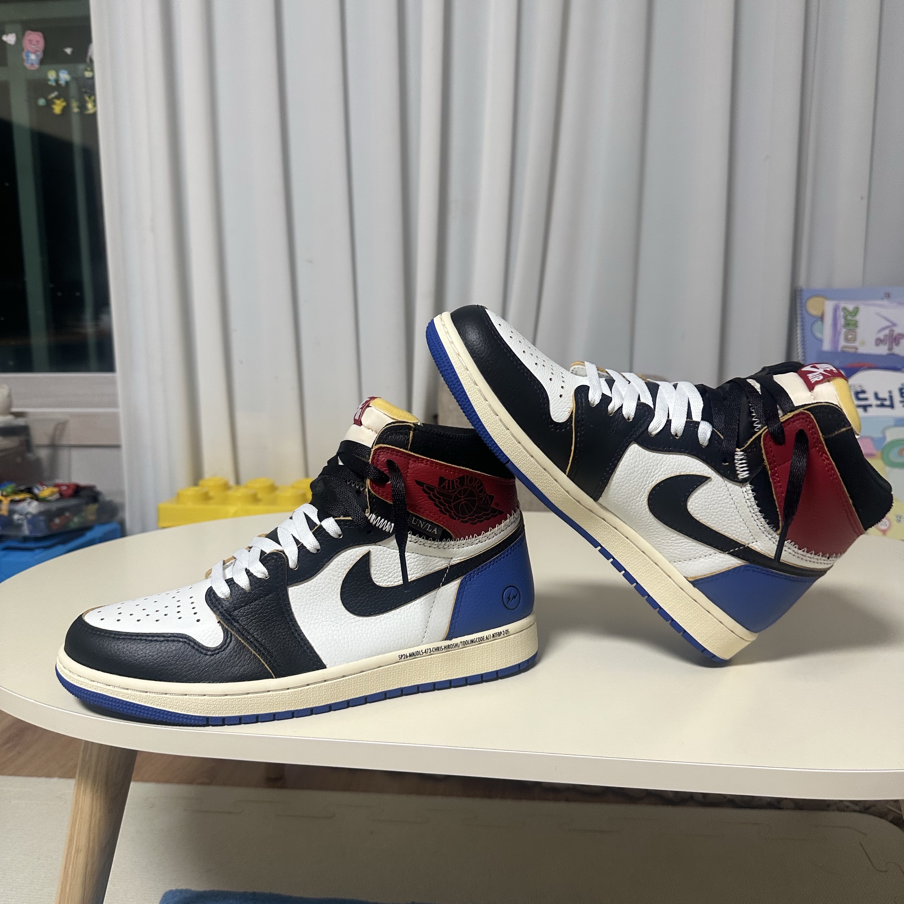 Jordan 1 x Fragment x Union LA Black and Varsity Red 착용 스타일