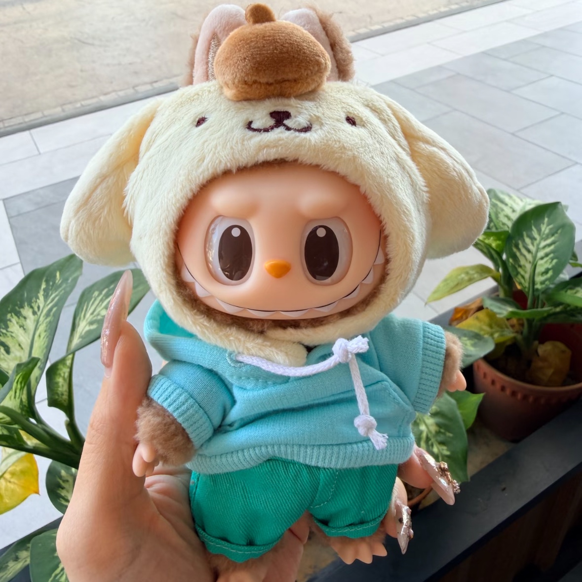 Pop Mart Labubu The Monsters x Hello Kitty And Friends Series Plush Pendant Pompompurin (Opened Case) 착용 스타일