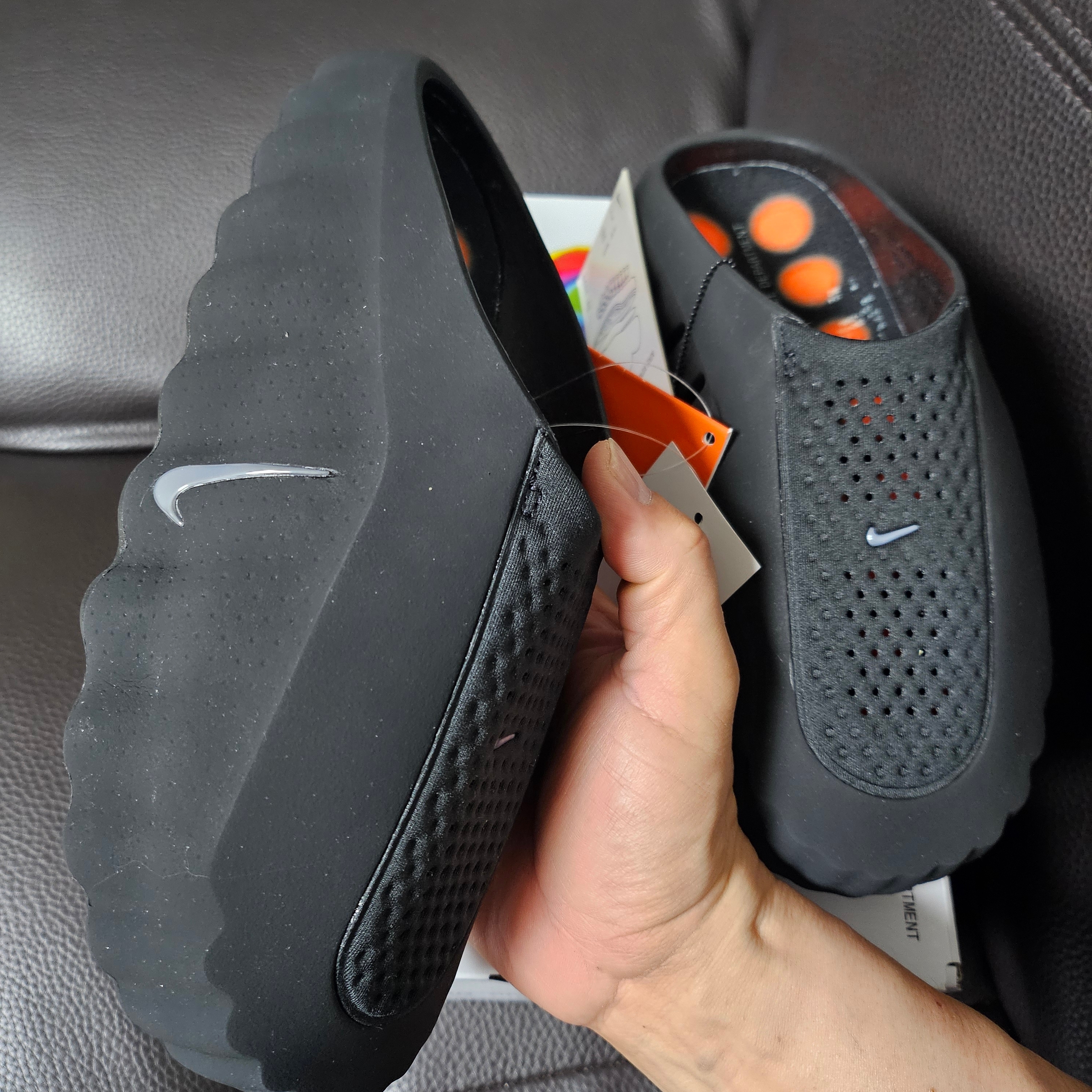 (W) Nike Mind 001 Black Hyper Crimson 착용 스타일 - 2