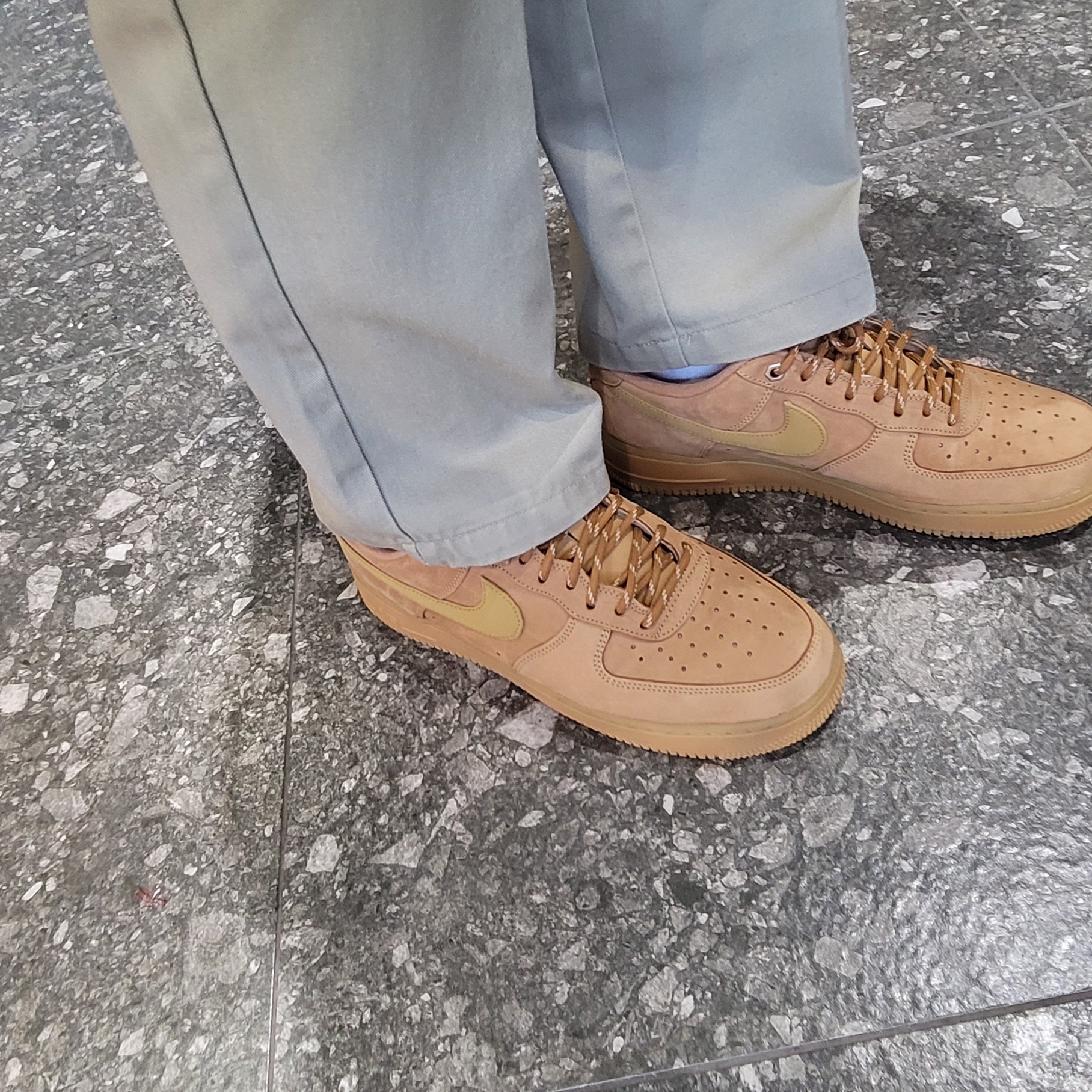Nike Air Force 1 '07 WB Flax 착용 스타일 - 2