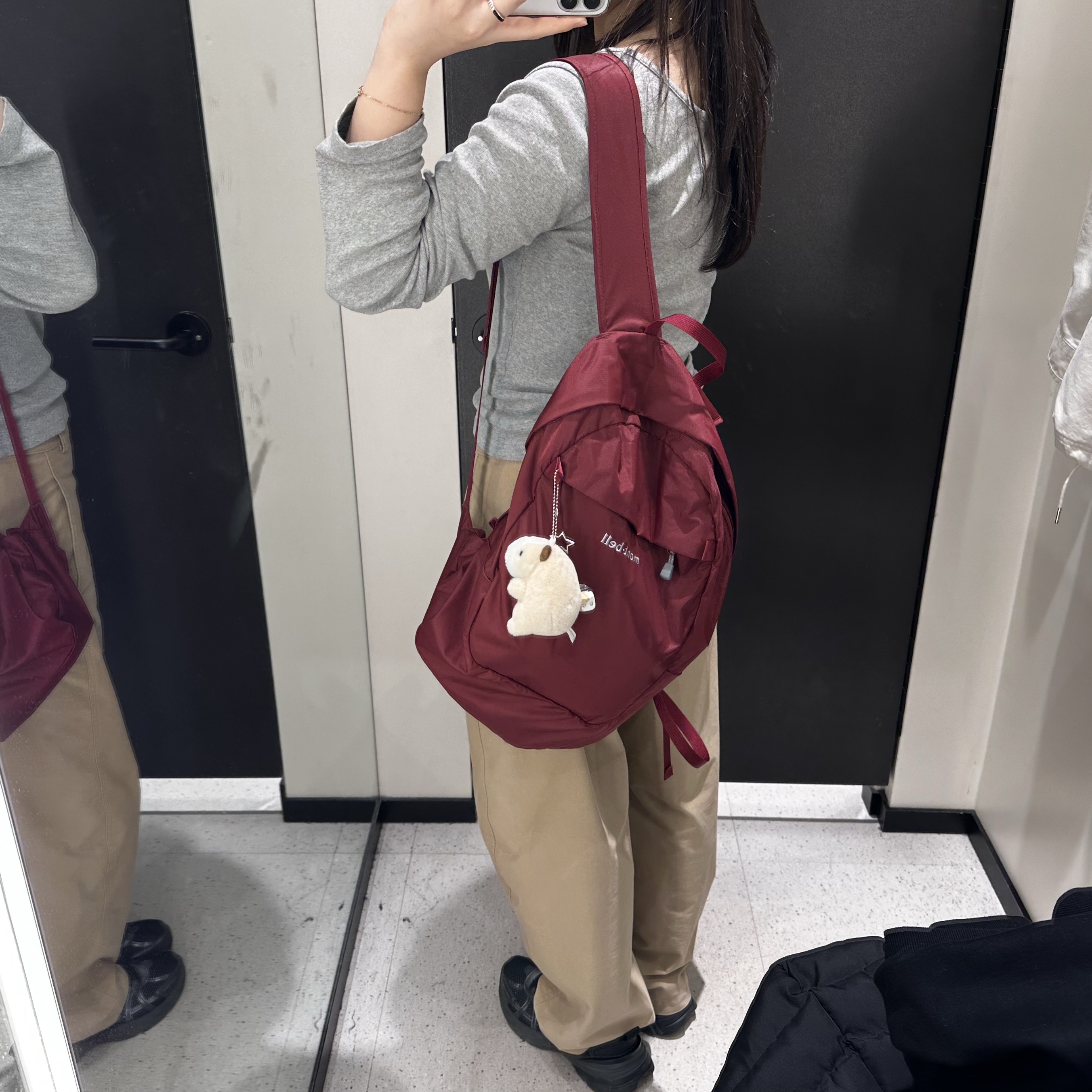 Montbell Pocketable Daypack 15 Wine Red 착용 스타일 - 1
