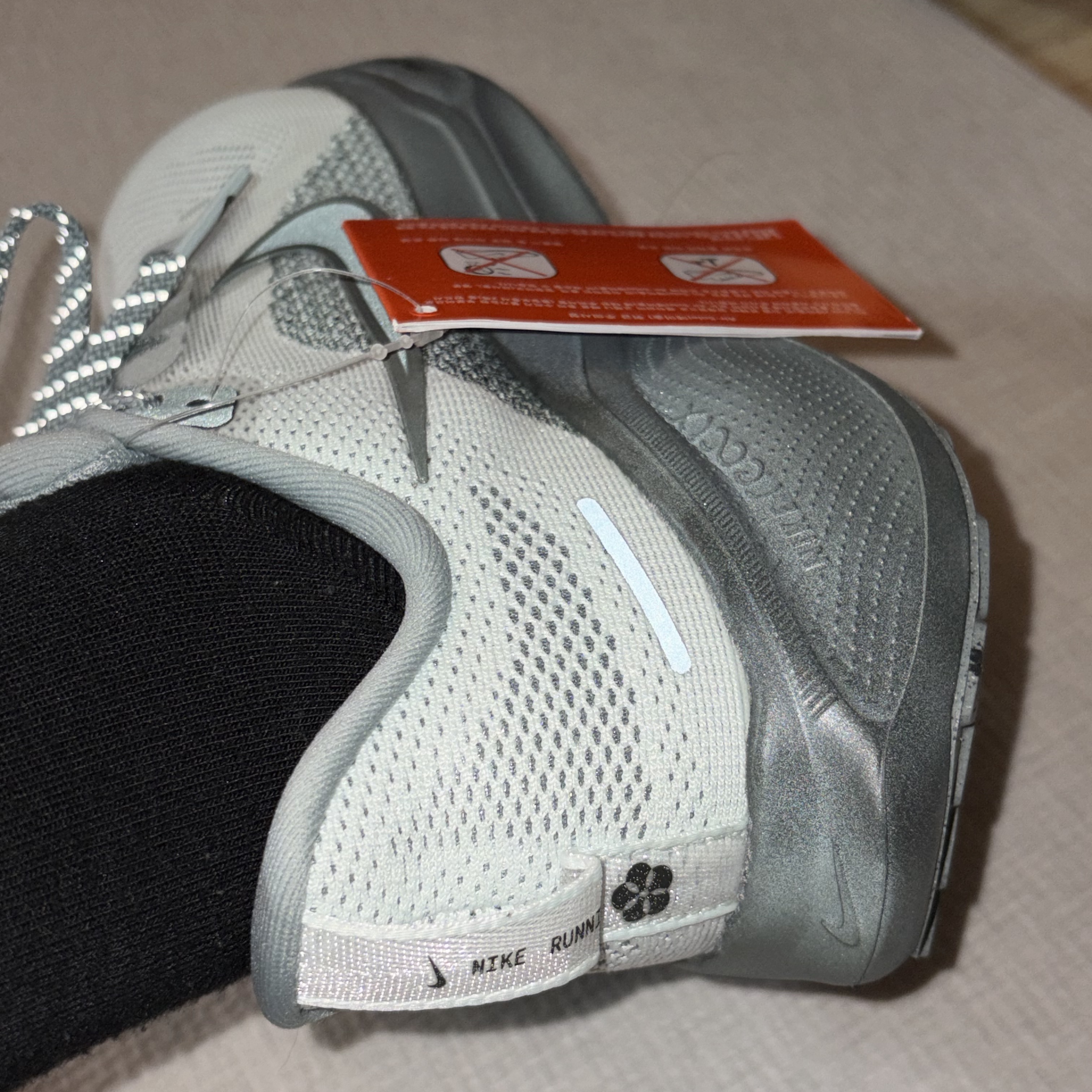 (W) Nike Pegasus 41 Mica Green Barely Green 착용 스타일 - 3