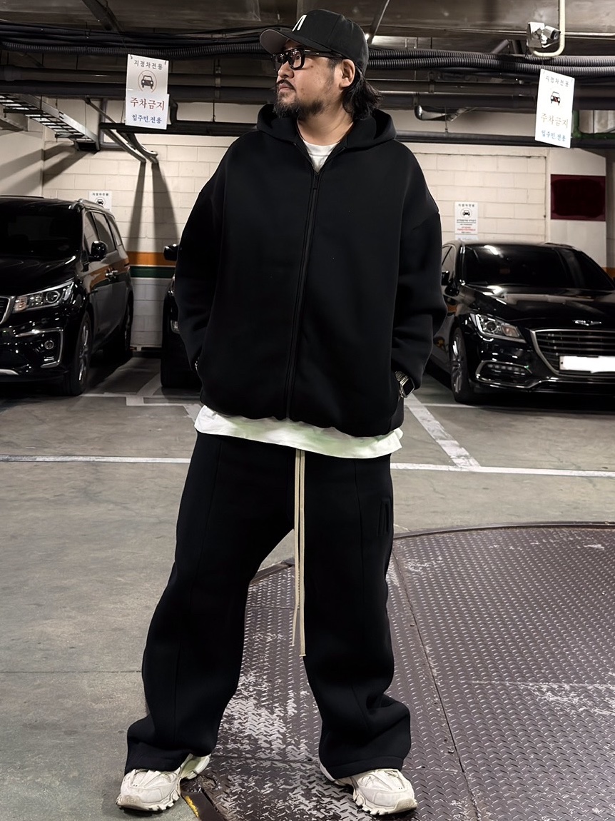 New Era x Fear of God Essentials MLB 59FIFTY Fitted Cap Black, Fear of God Athletics Zip Up Hoodie Melange Grey 착용 스타일 - 1
