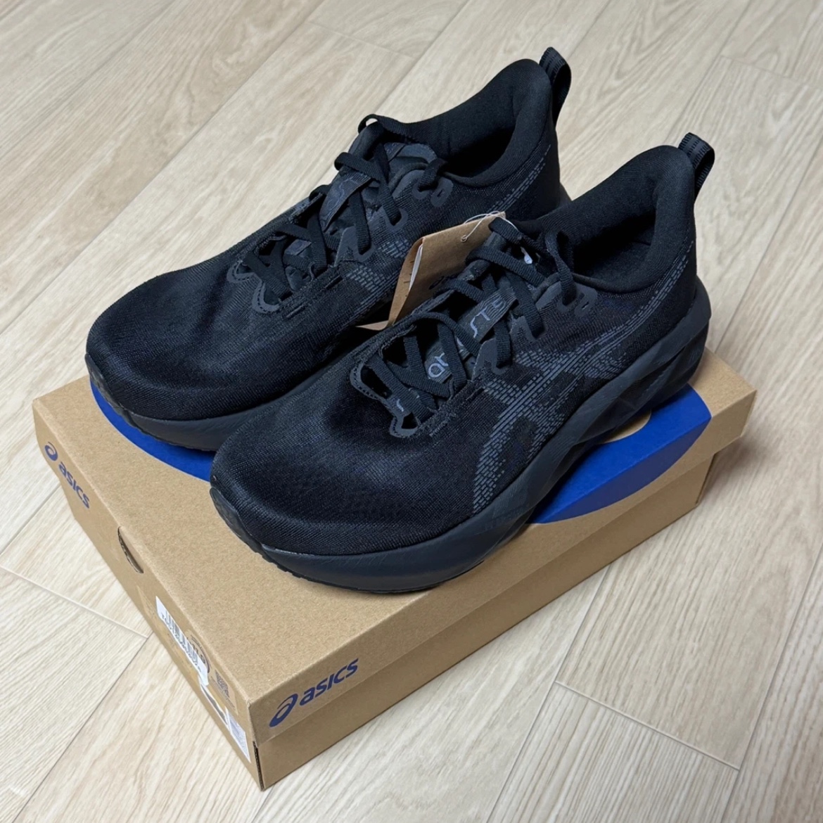 Asics Novablast 5 Black Carrier Grey 착용 스타일