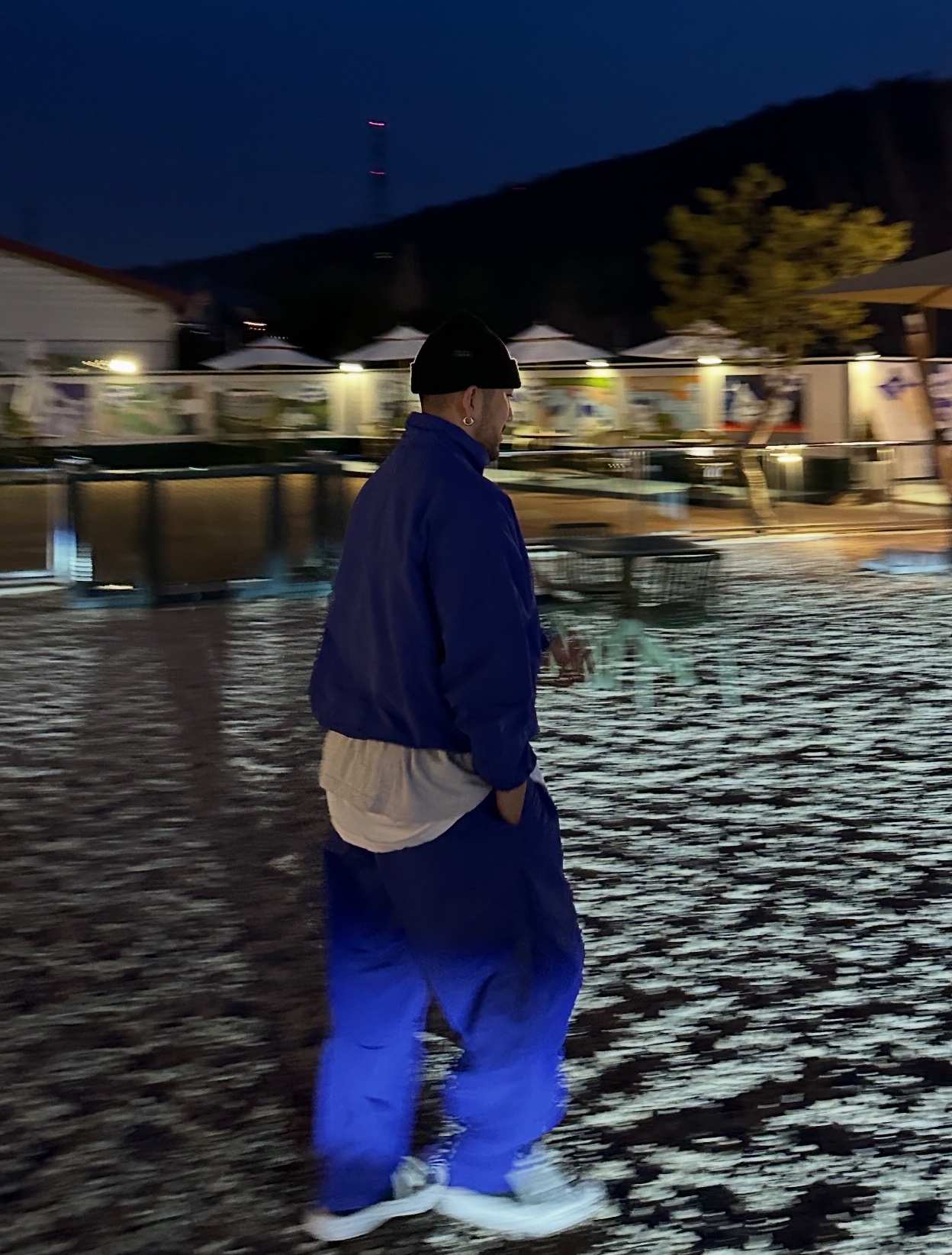 Maison Mihara Yasuhiro Blakey OG Sole Canvas Low-top Sneakers Black White, Yeezy x Gosha Rubchinskiy YZY Black Dogs T-Shirt Heather Grey 착용 스타일 - 4