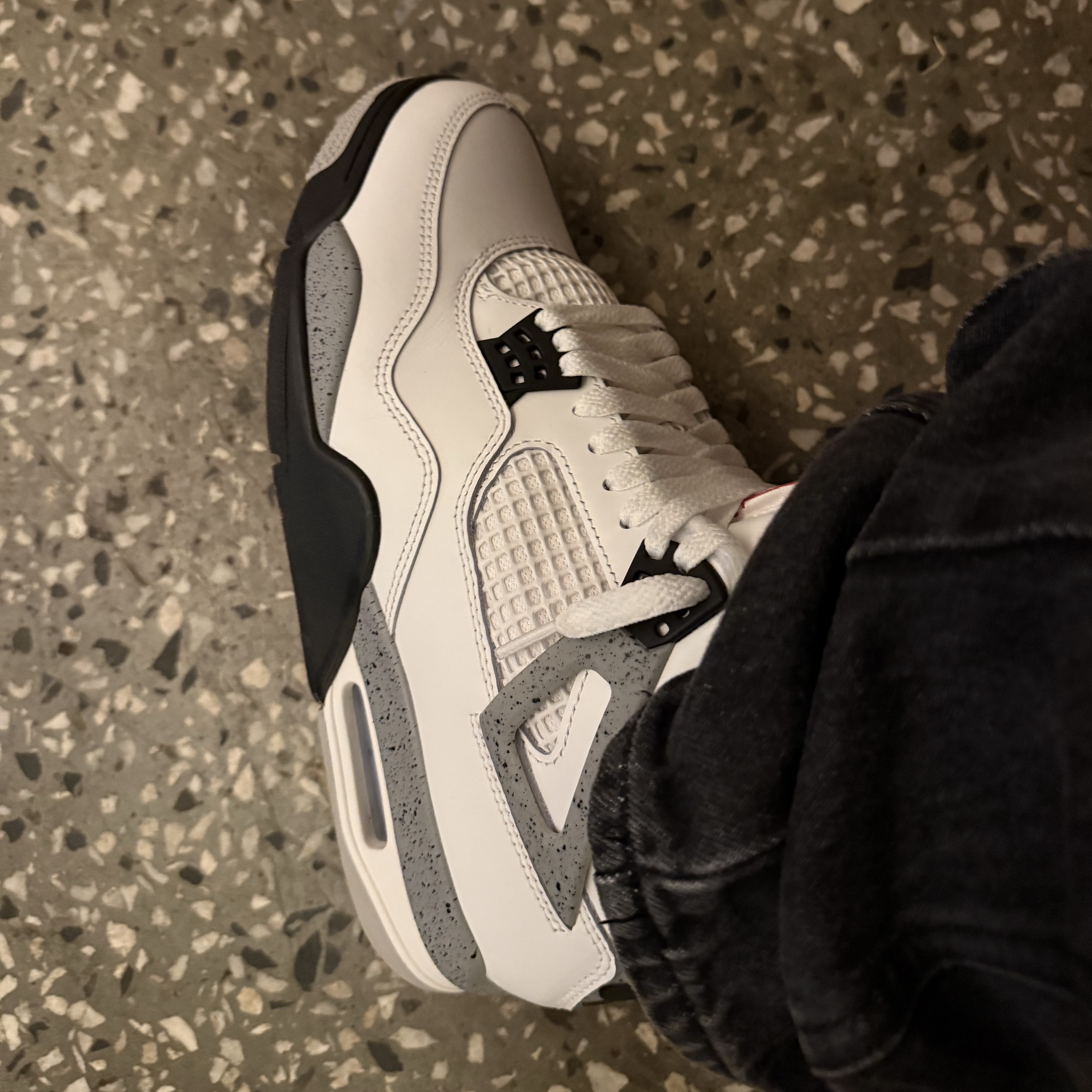 Jordan 4 Retro OG White Cement 2025 착용 스타일 - 2