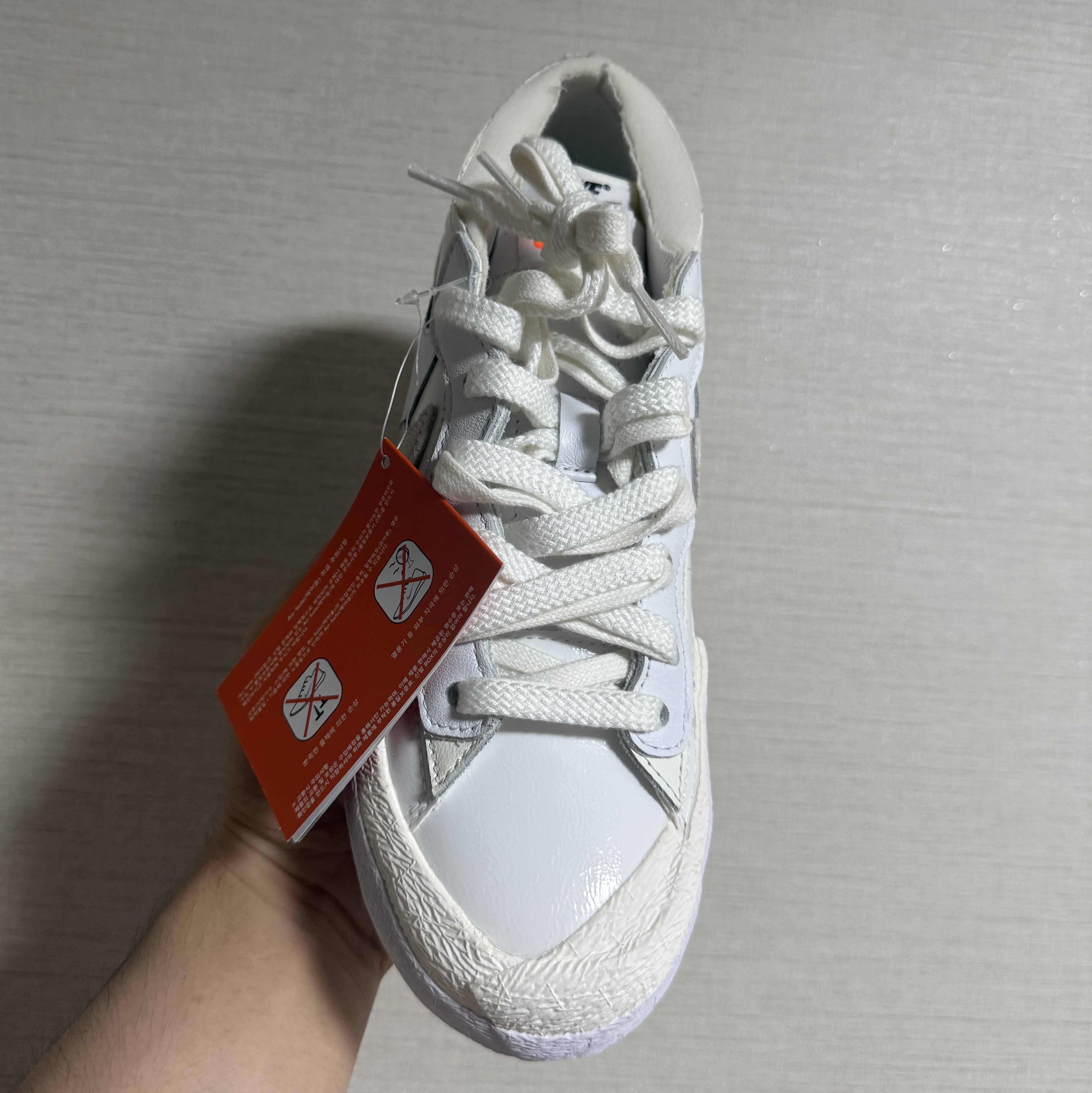 Nike x Sacai Blazer Low White Patent Leather 착용 스타일