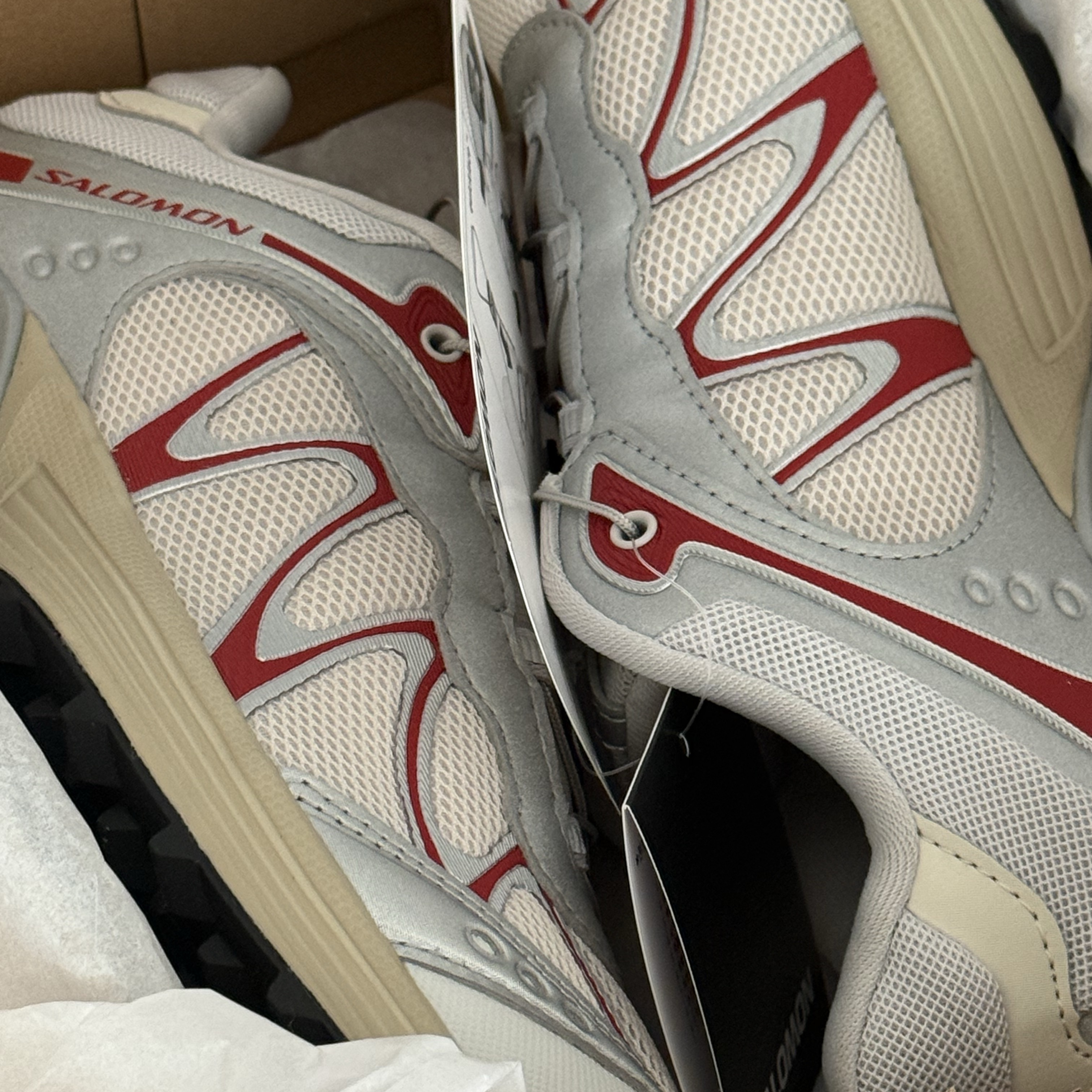 Salomon Advanced XT-Whisper Almond Milk Footwear Silver, Salomon XT-Whisper Black Asphalt 착용 스타일 - 2