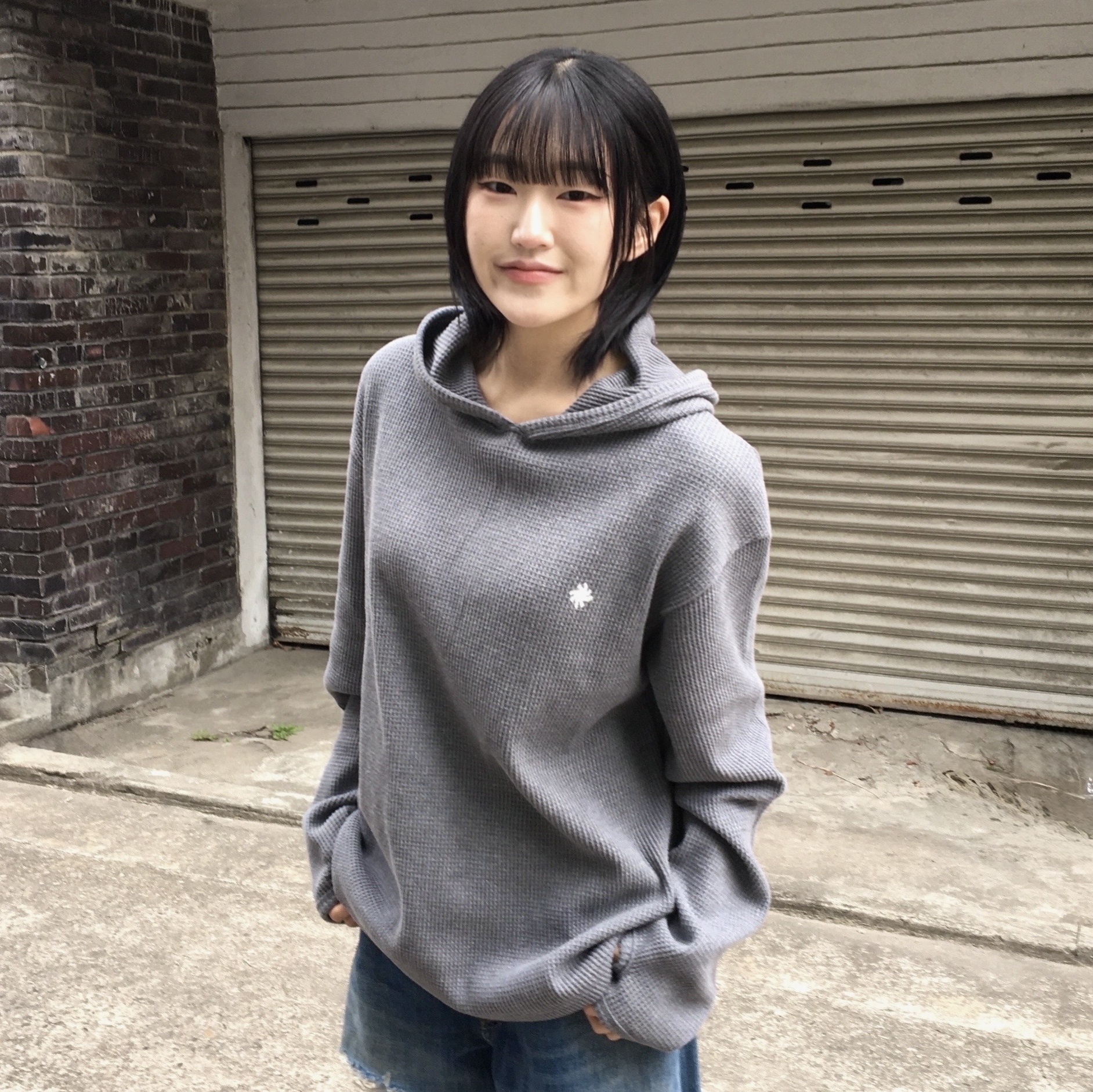 SLOW RECORD HOUSE Waffle Fingerhole Hood Blue Grey 착용 스타일 - 4