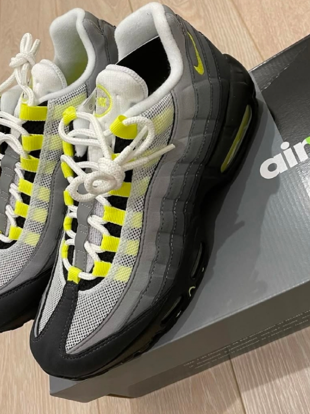Nike Air Max 95 OG Neon 착용 스타일