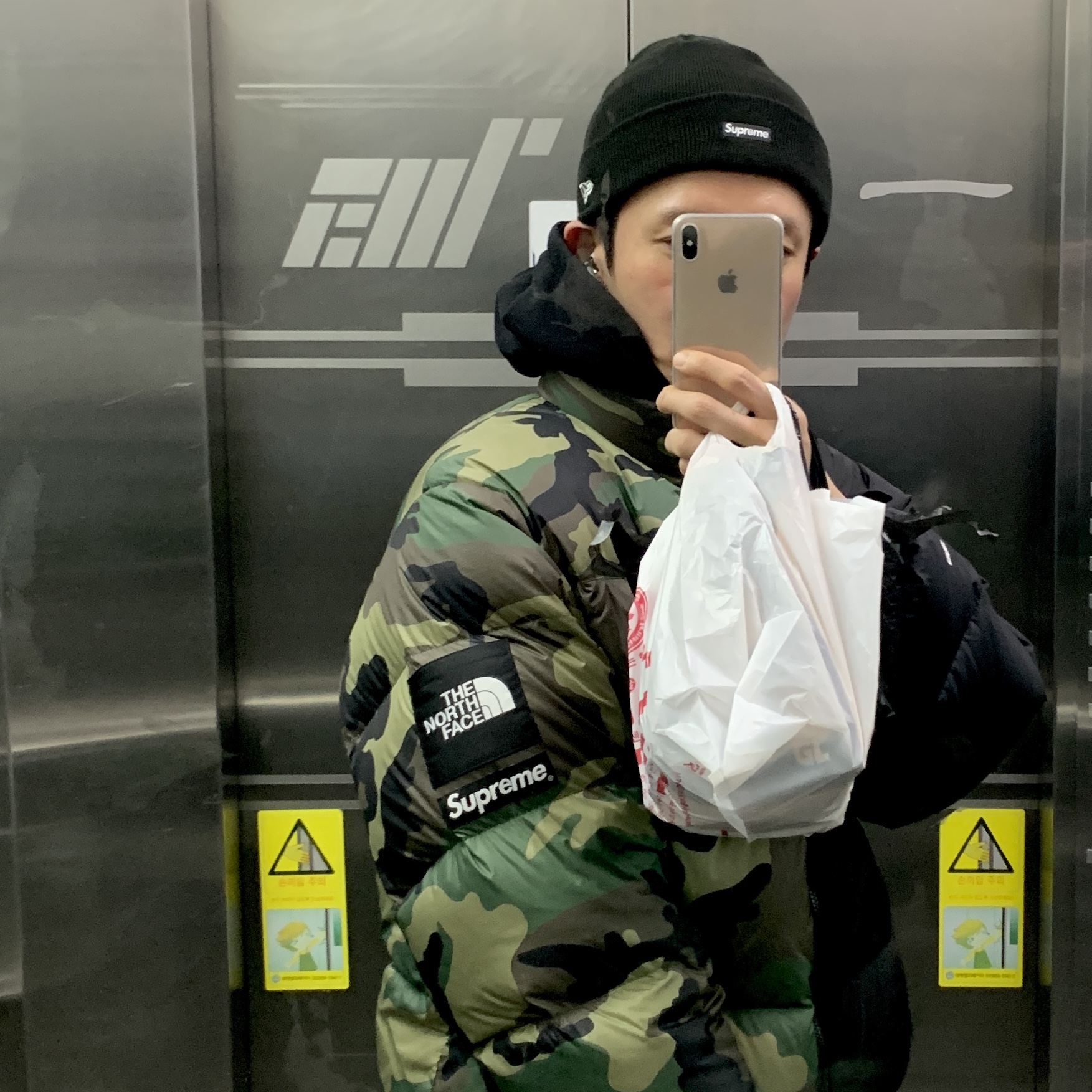 Supreme x The North Face Split Nuptse Jacket Black - 24SS, Supreme x The North Face Split Nuptse Jacket Camo - 24SS 착용 스타일