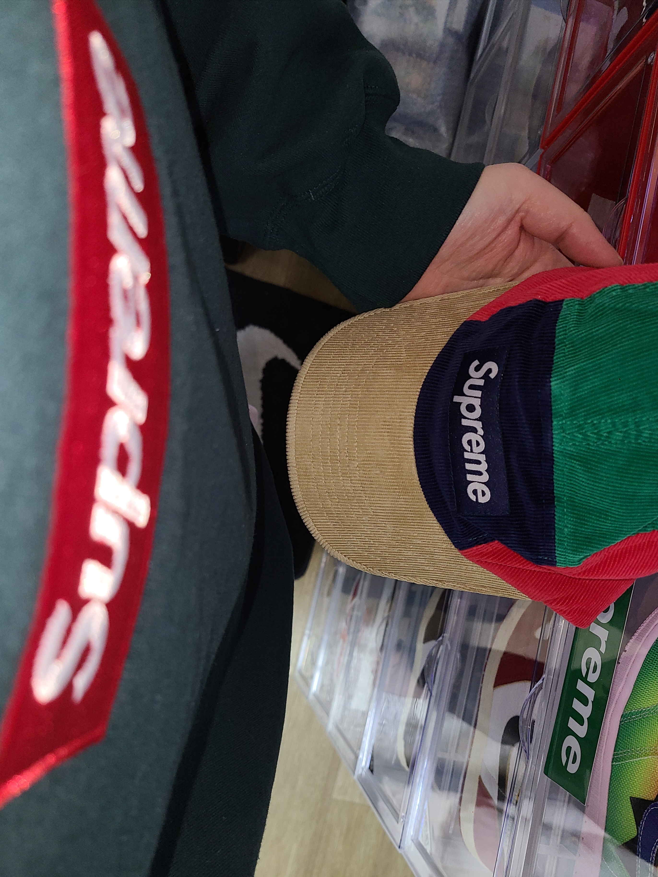 Supreme Corduroy Camp Cap Multicolor - 23FW, Supreme Box Logo Crewneck Dark Pine - 22FW 착용 스타일