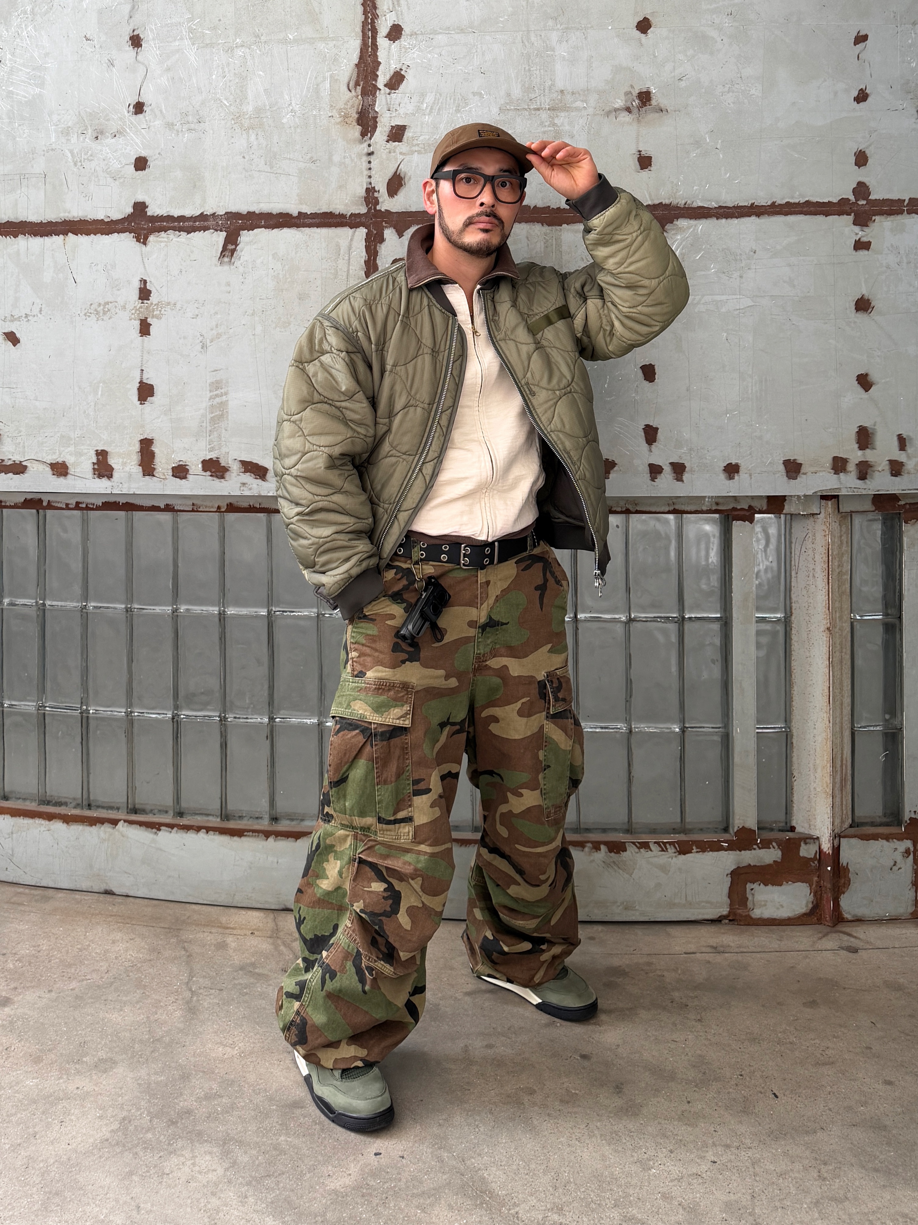 Jordan 4 x Undefeated Retro OG SP Deep Green and Clementine 착용 스타일 - 2