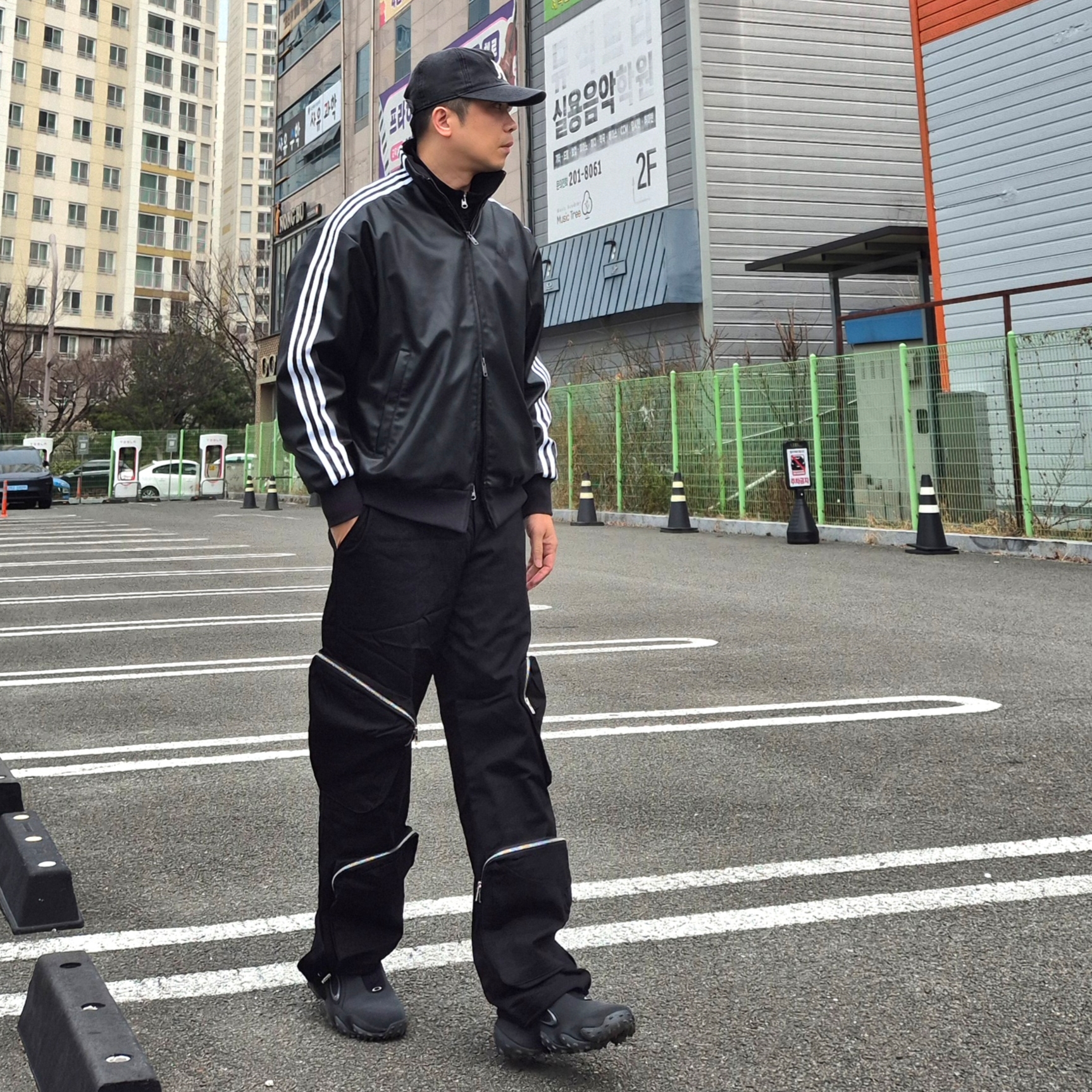 Oakley Edge Icon Blackout, Adidas Pleather 3S Track Top Black - KR Sizing 착용 스타일 - 3