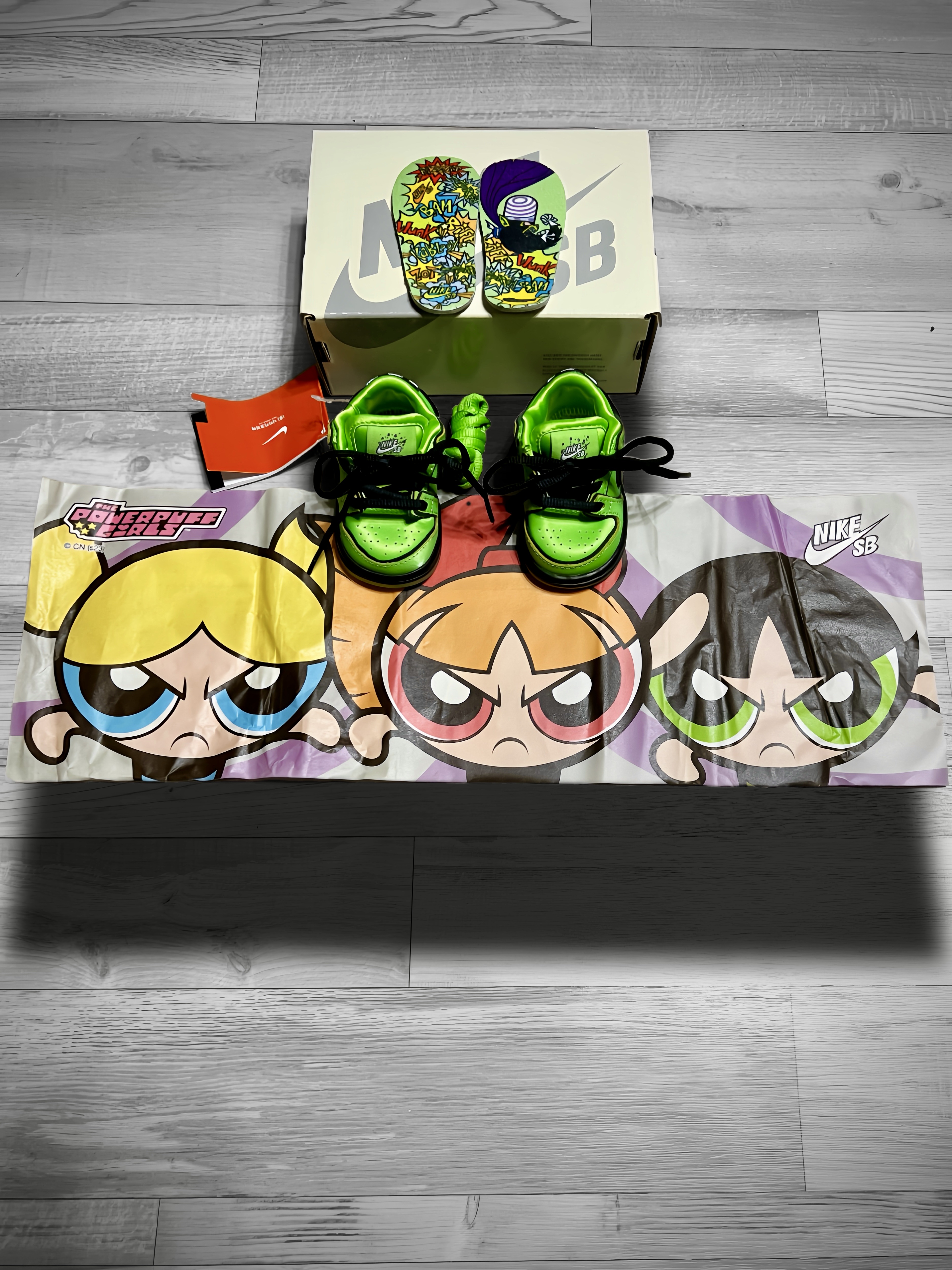 (TD) Nike x The Powerpuff Girls SB Dunk Low Pro QS Buttercup 착용 스타일 - 3